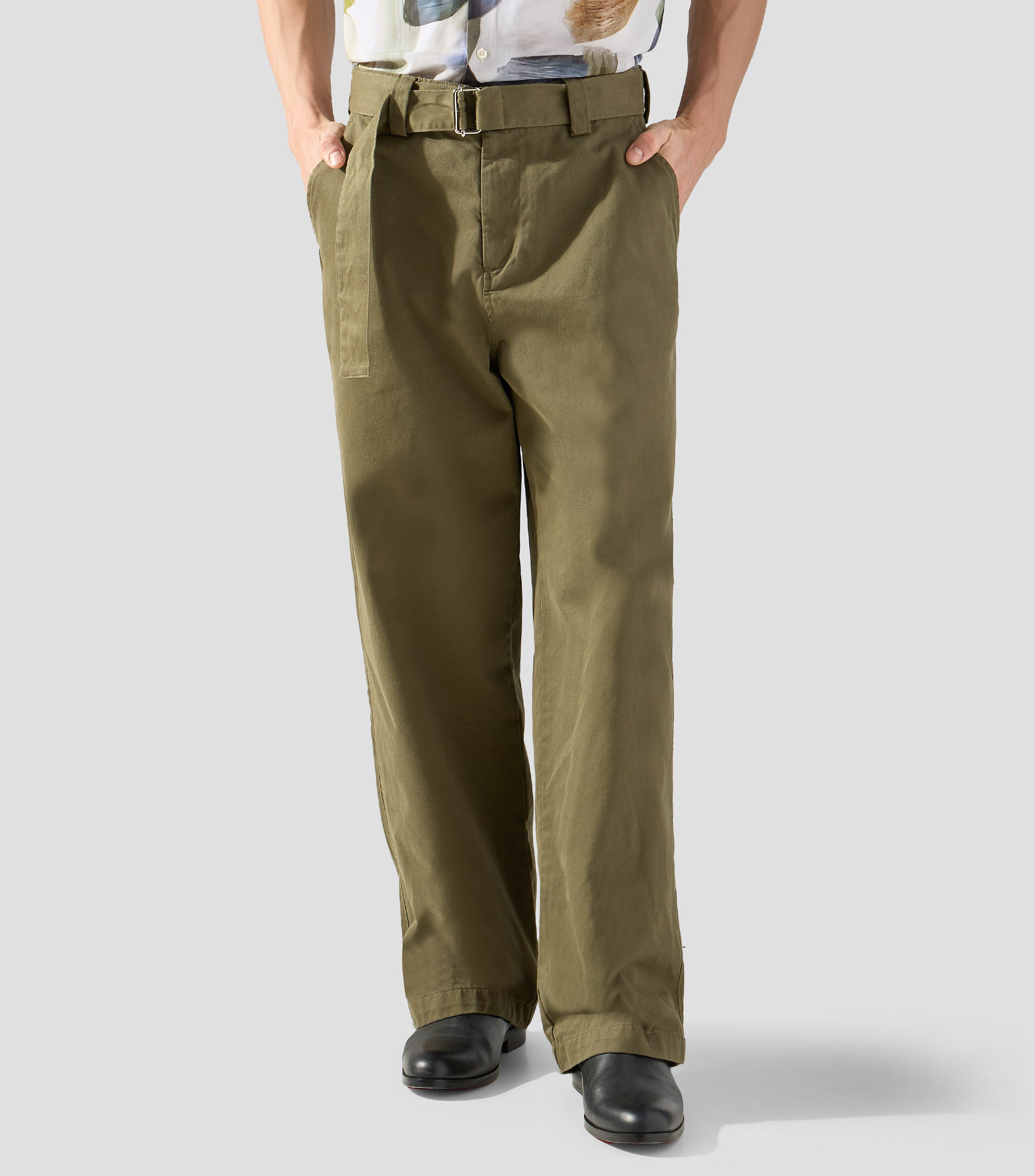 Pantalón con cinturón Hombre