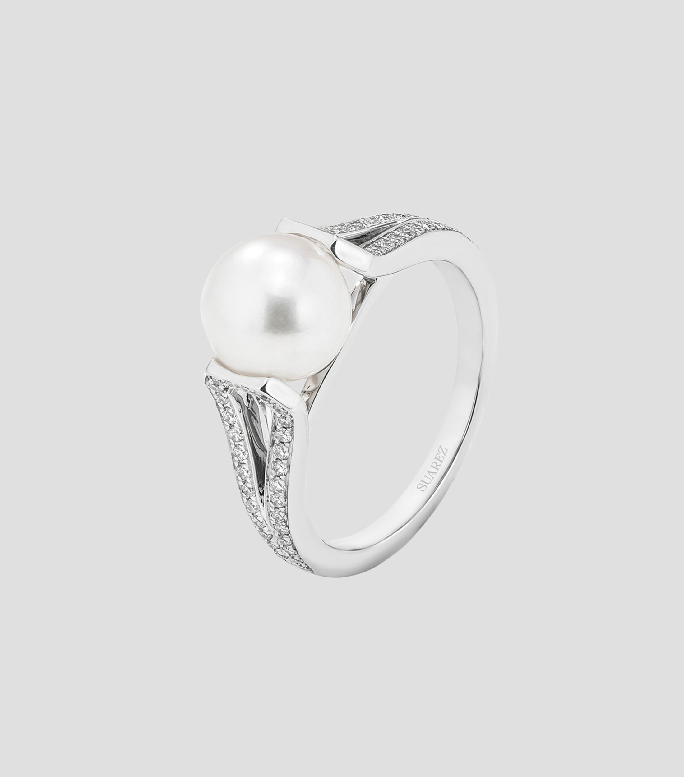 Anillo en Oro con perla y diamantes Mujer