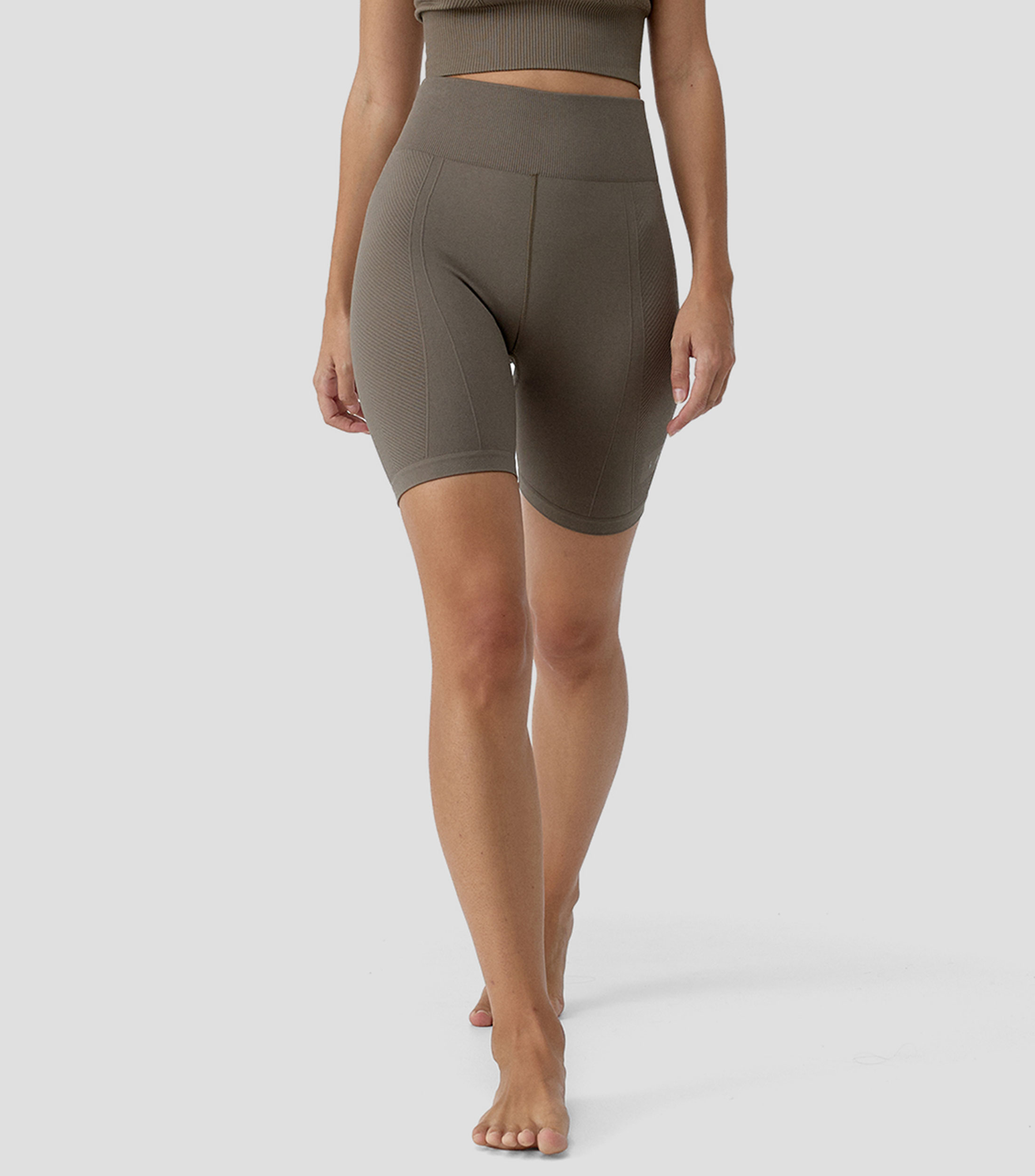 Short para entrenamiento liso Mujer
