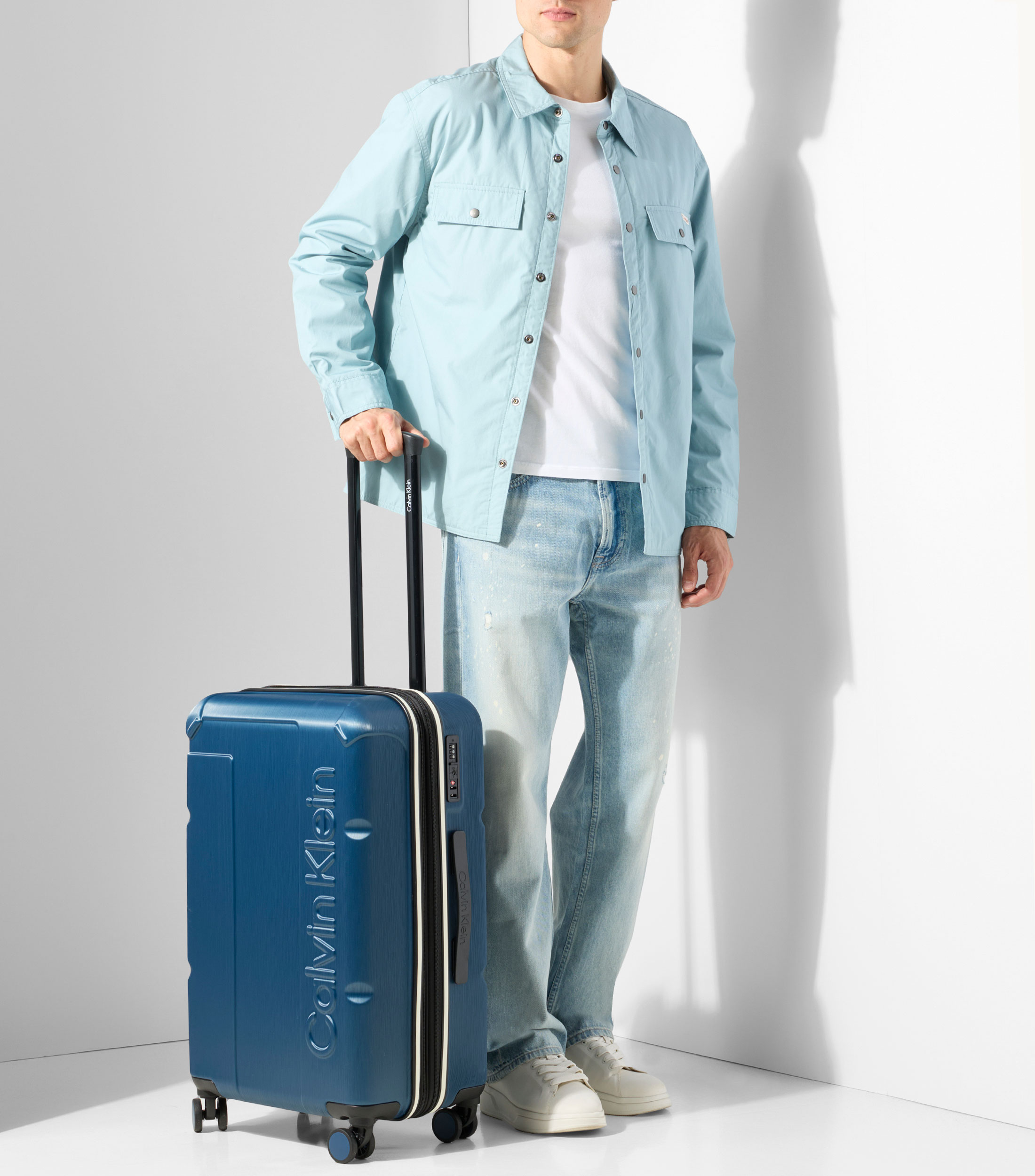 Maleta de viaje rígida azul