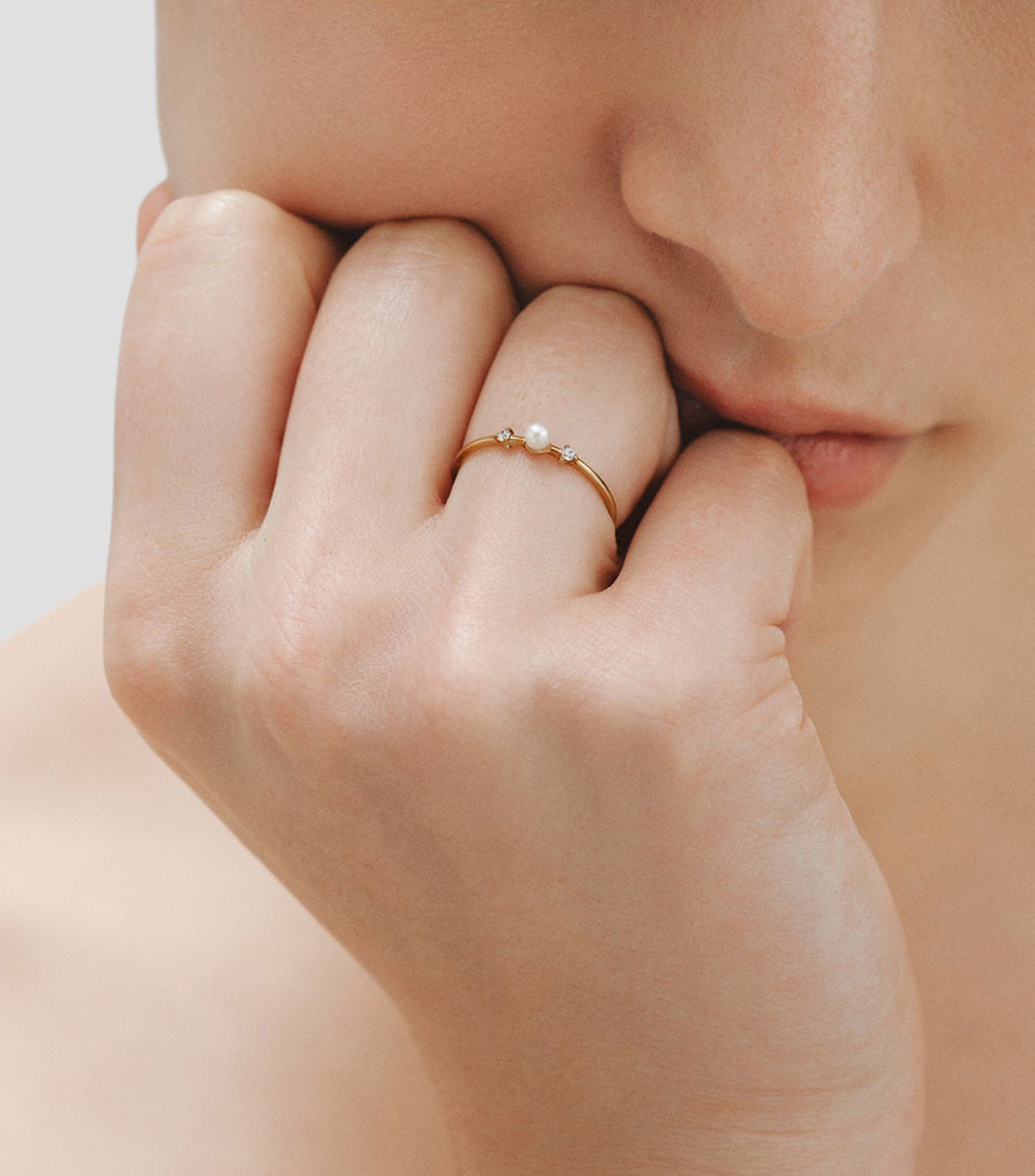 Anillo en Plata .925 con perla y topacios Mujer