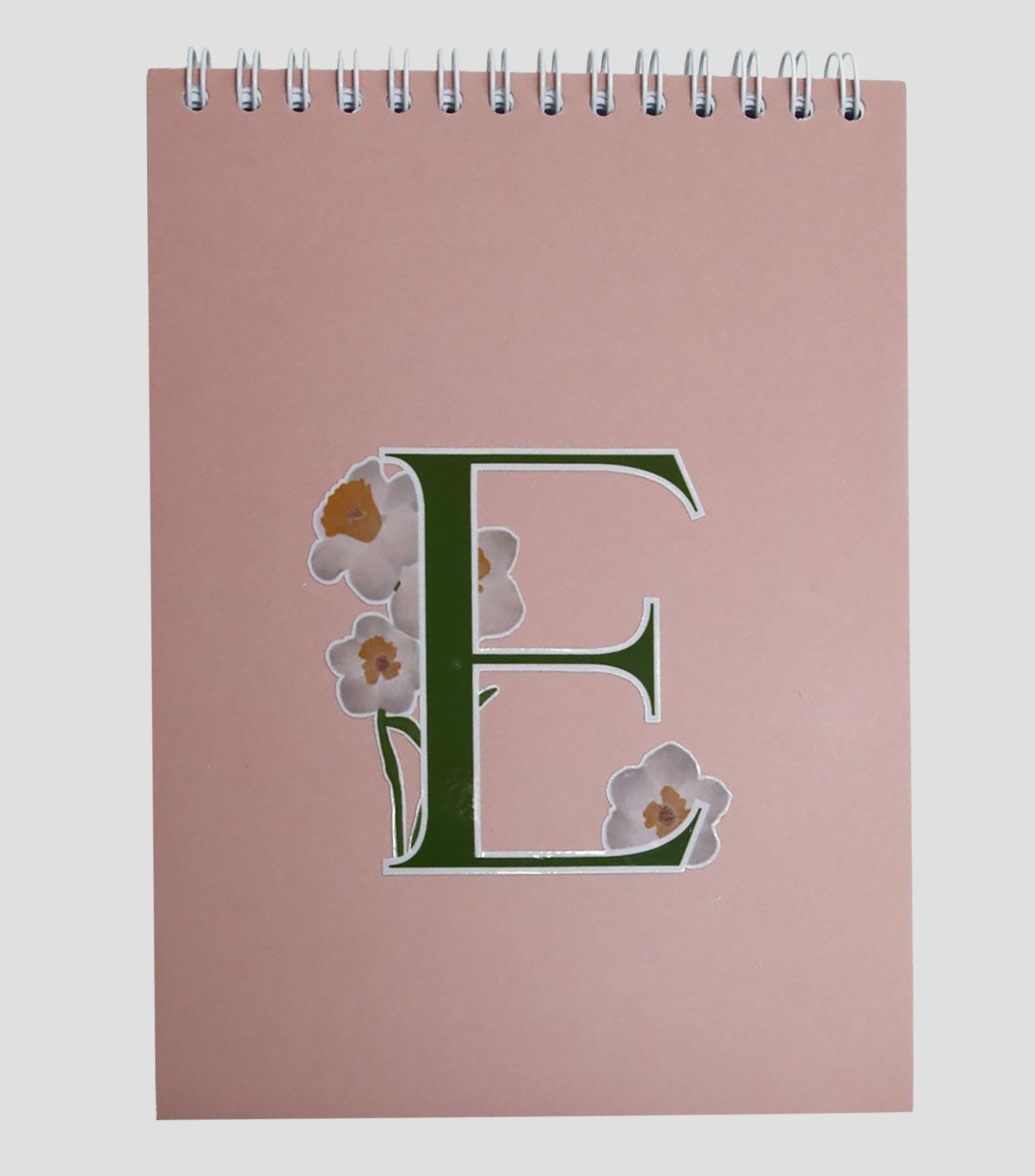 Libreta mediana inicial "E", hojas raya