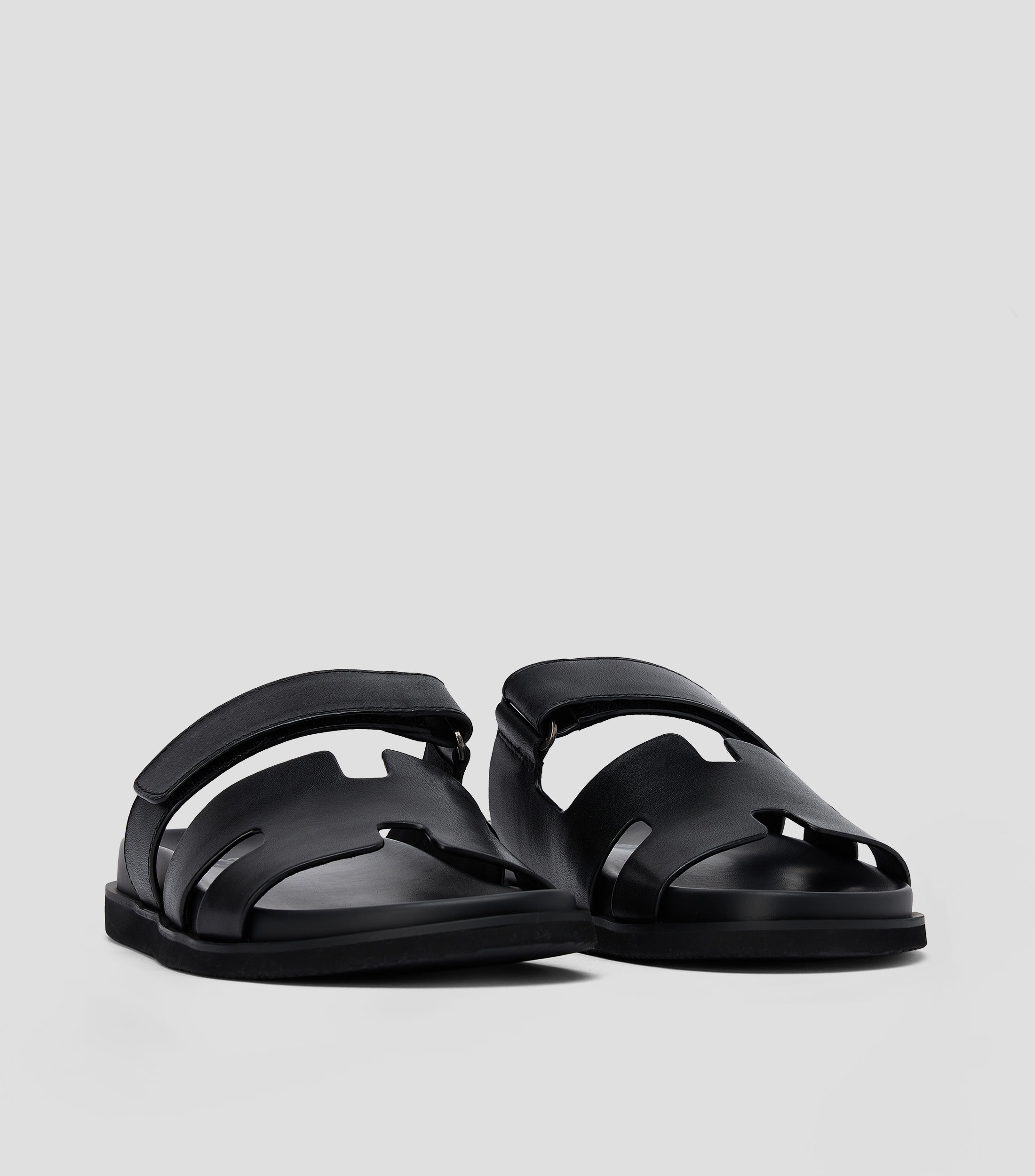 Sandalias Planas en Piel Hombre
