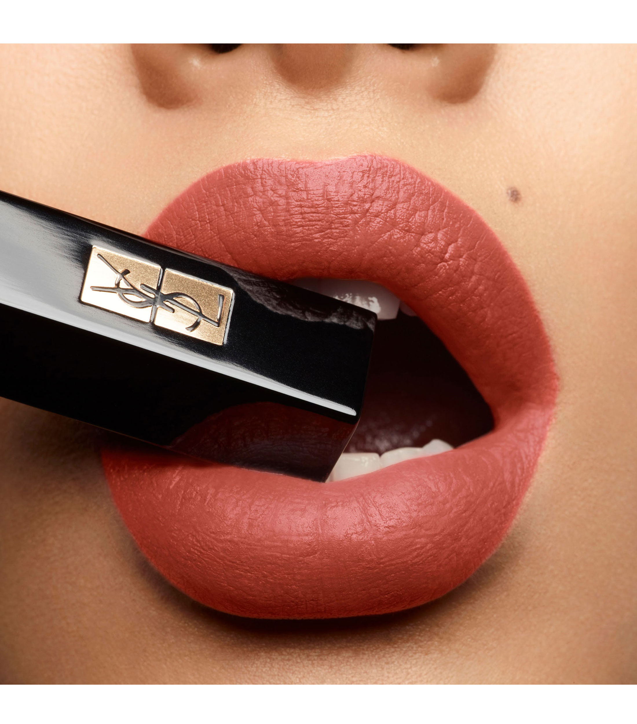 Labial de larga duracion semimate RPC The Slim Velvet Radical 319, 2.2 gr