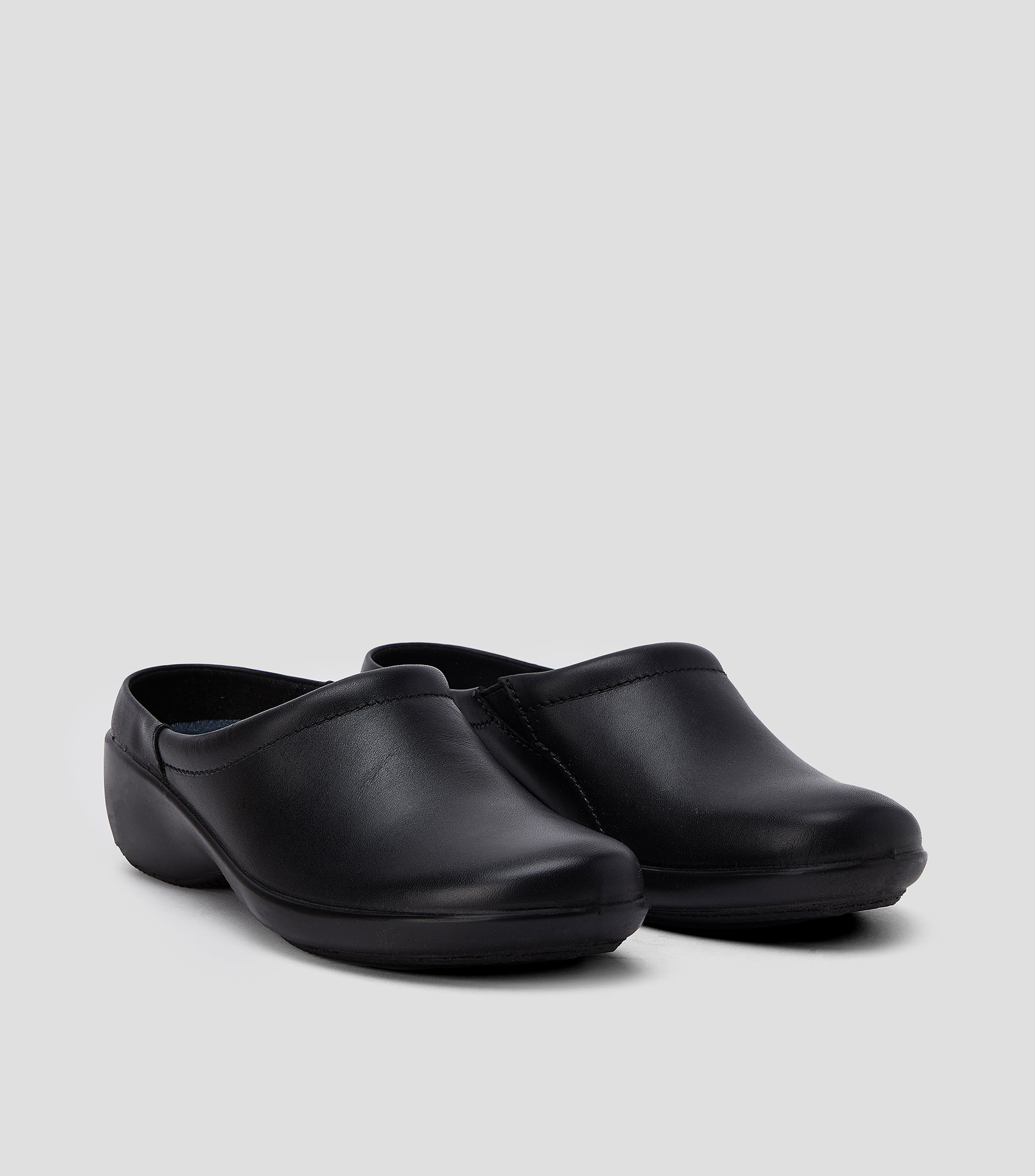 Zuecos Negros en Piel Mujer
