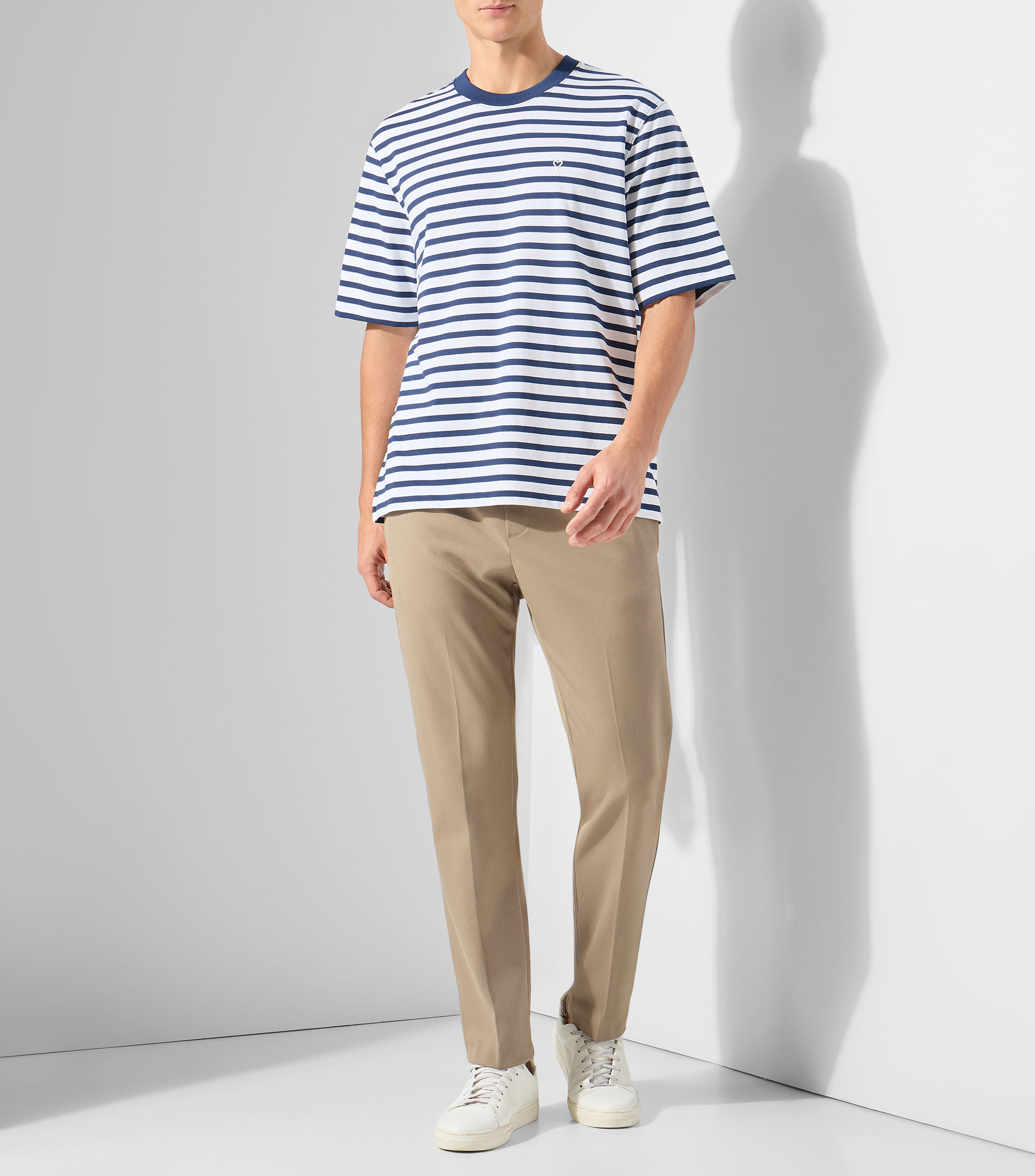 Playera de cuello redondo con manga corta y rayas Hombre