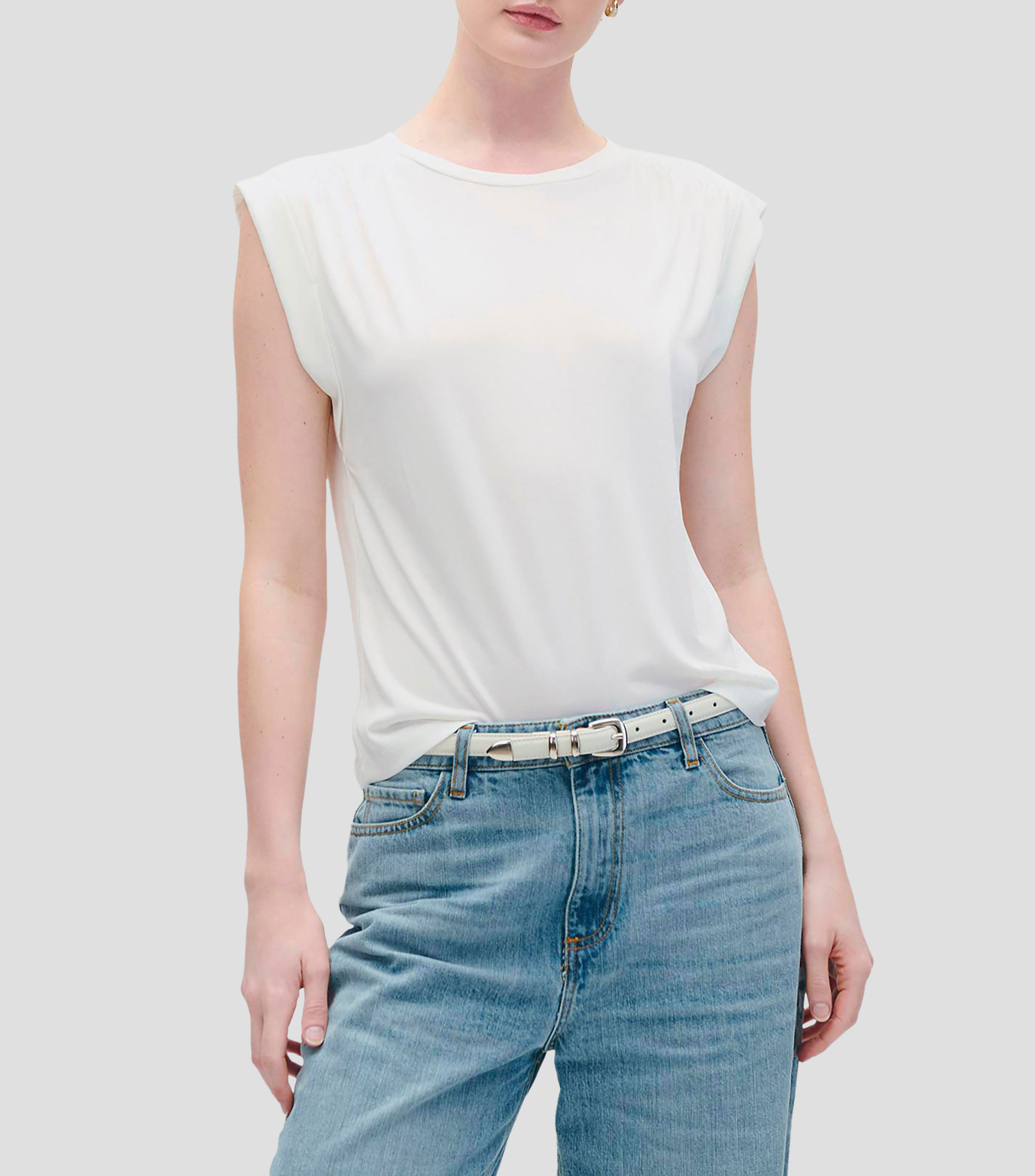 Blusa Blanca de Punto Manga Sisa Enresortado en Hombro Mujer