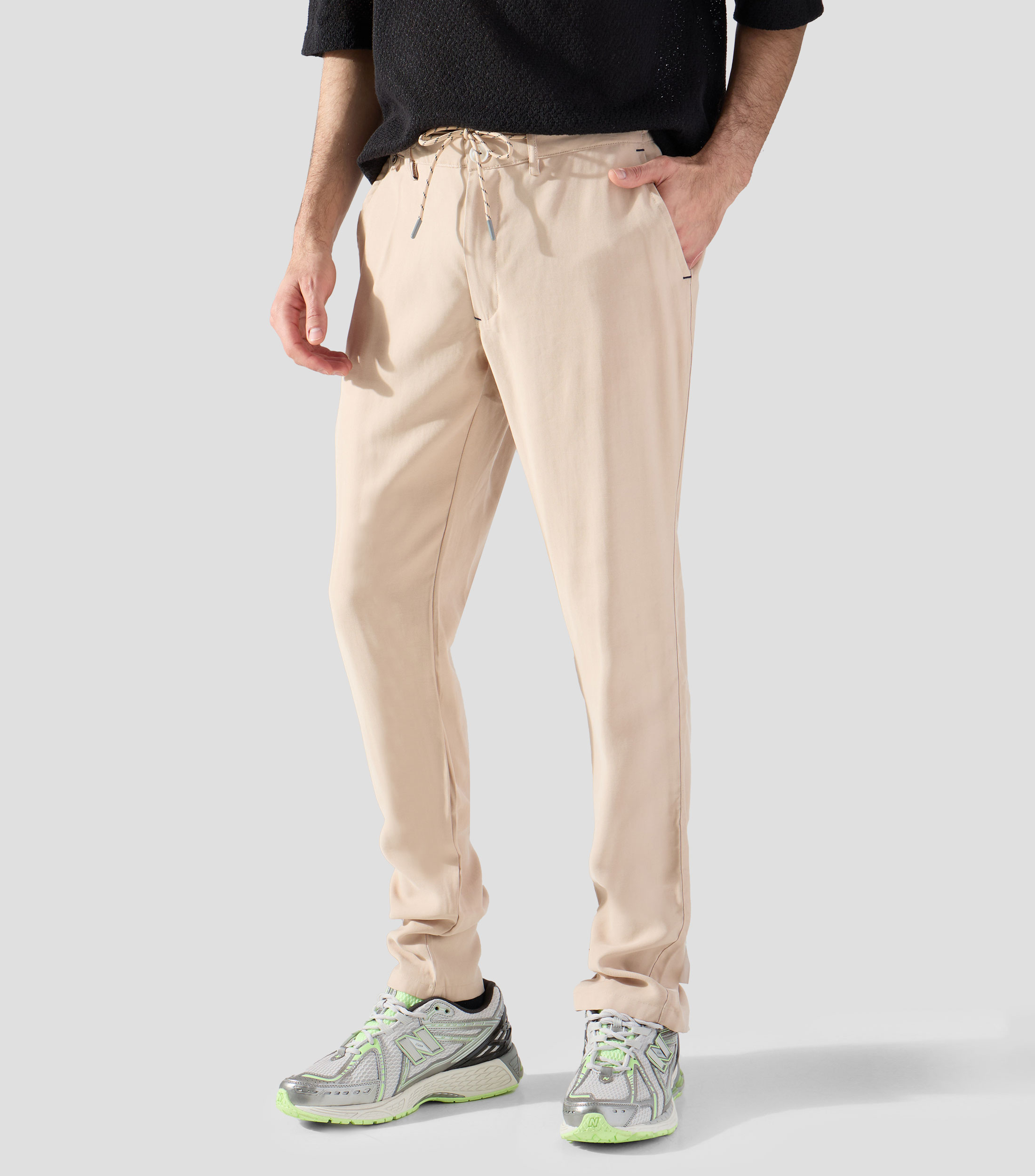 Pantalón casual tipo chino Hombre