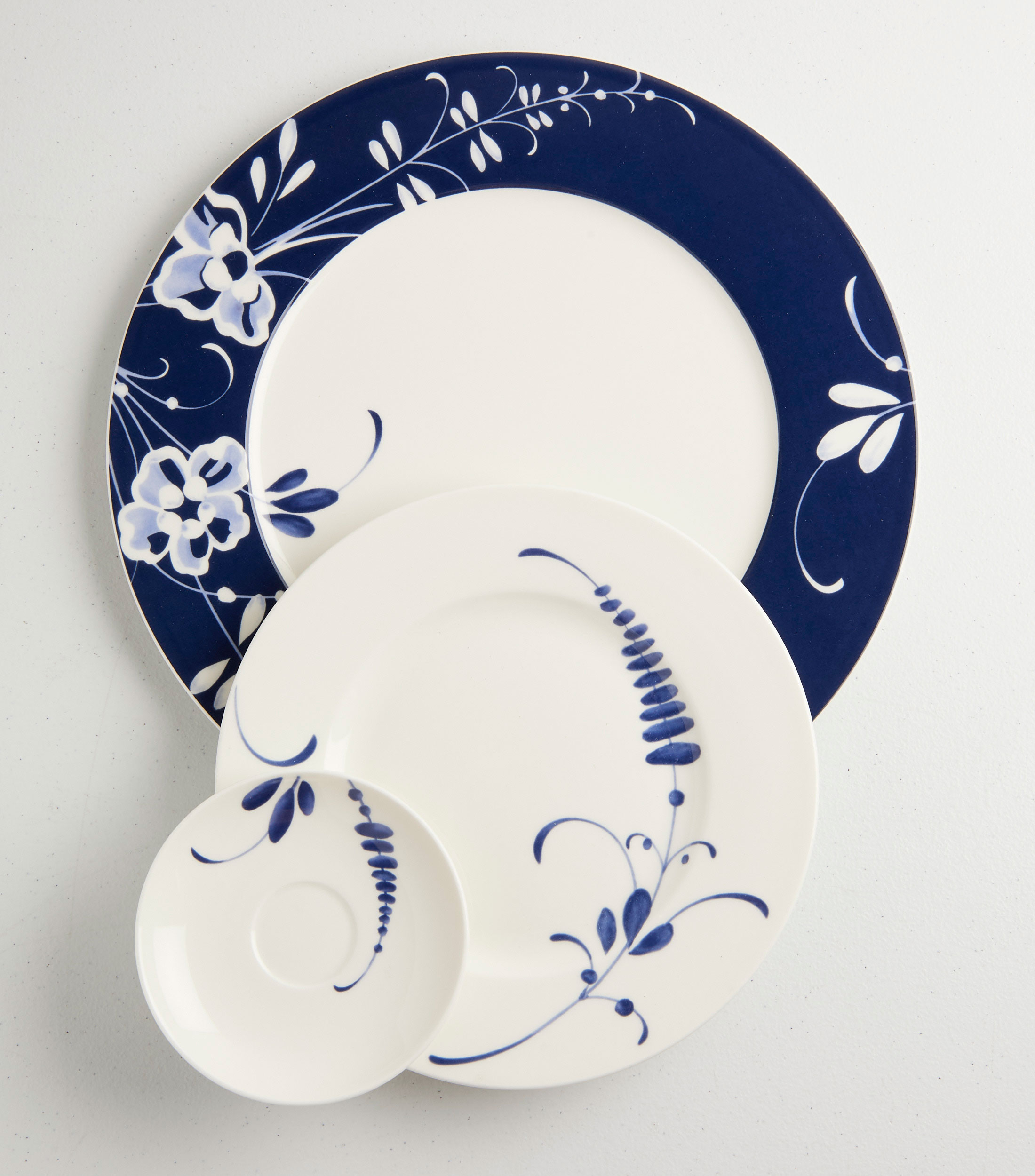 Plato de presentación Vieux Luxembourg con flores y espigas