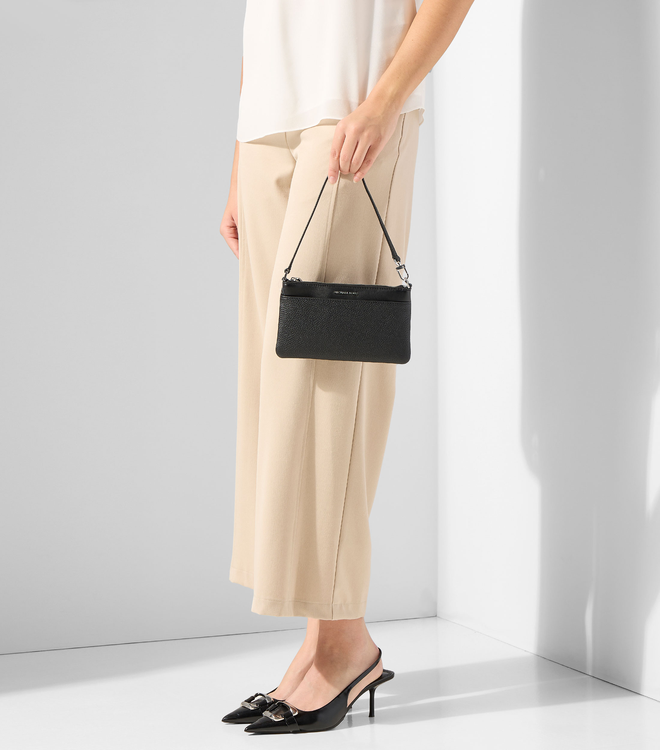 Bolsa Wristlet en piel granulada Mujer