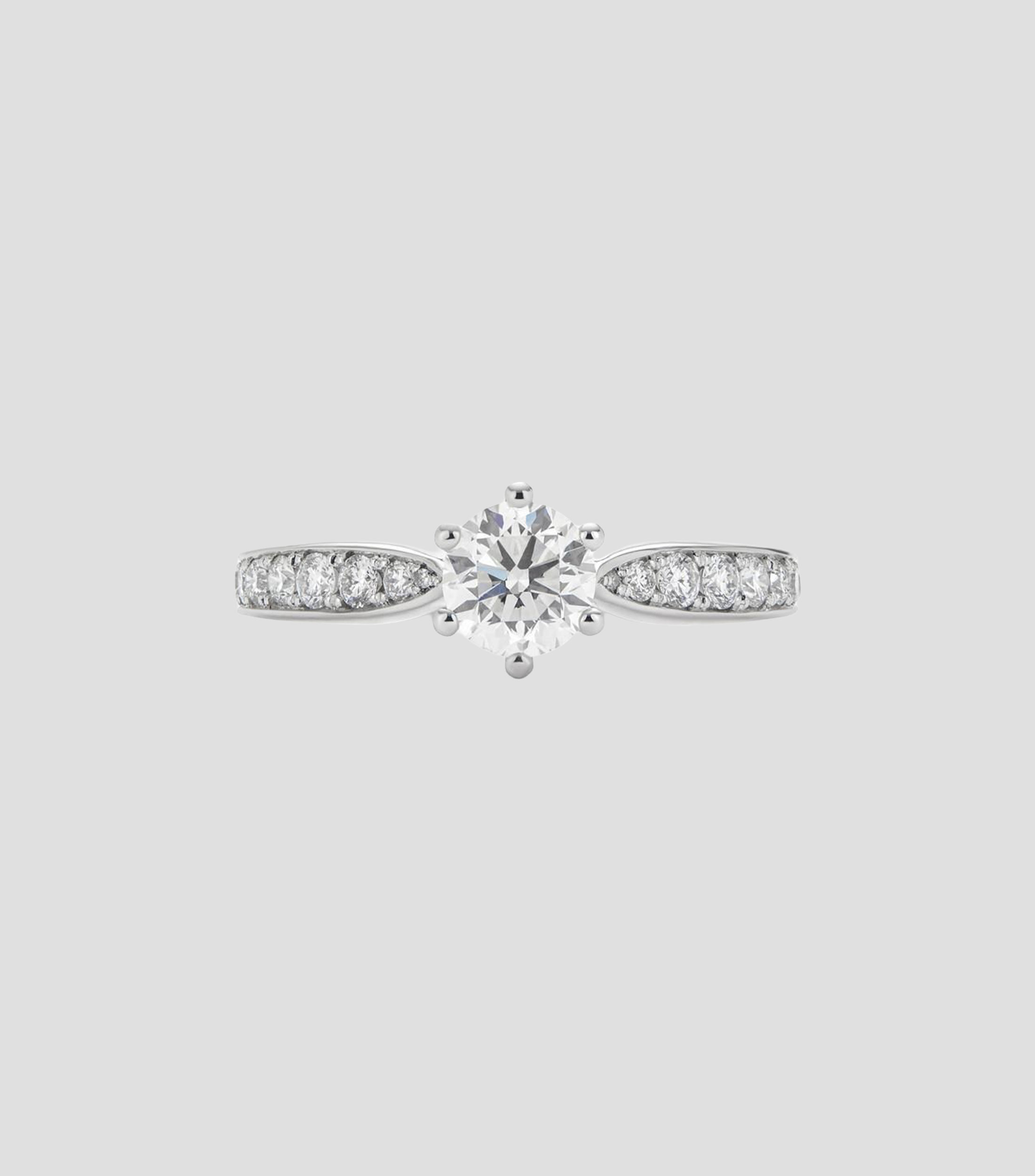 Anillo solitario en Oro blanco de 18 Kilates con diamante Mujer
