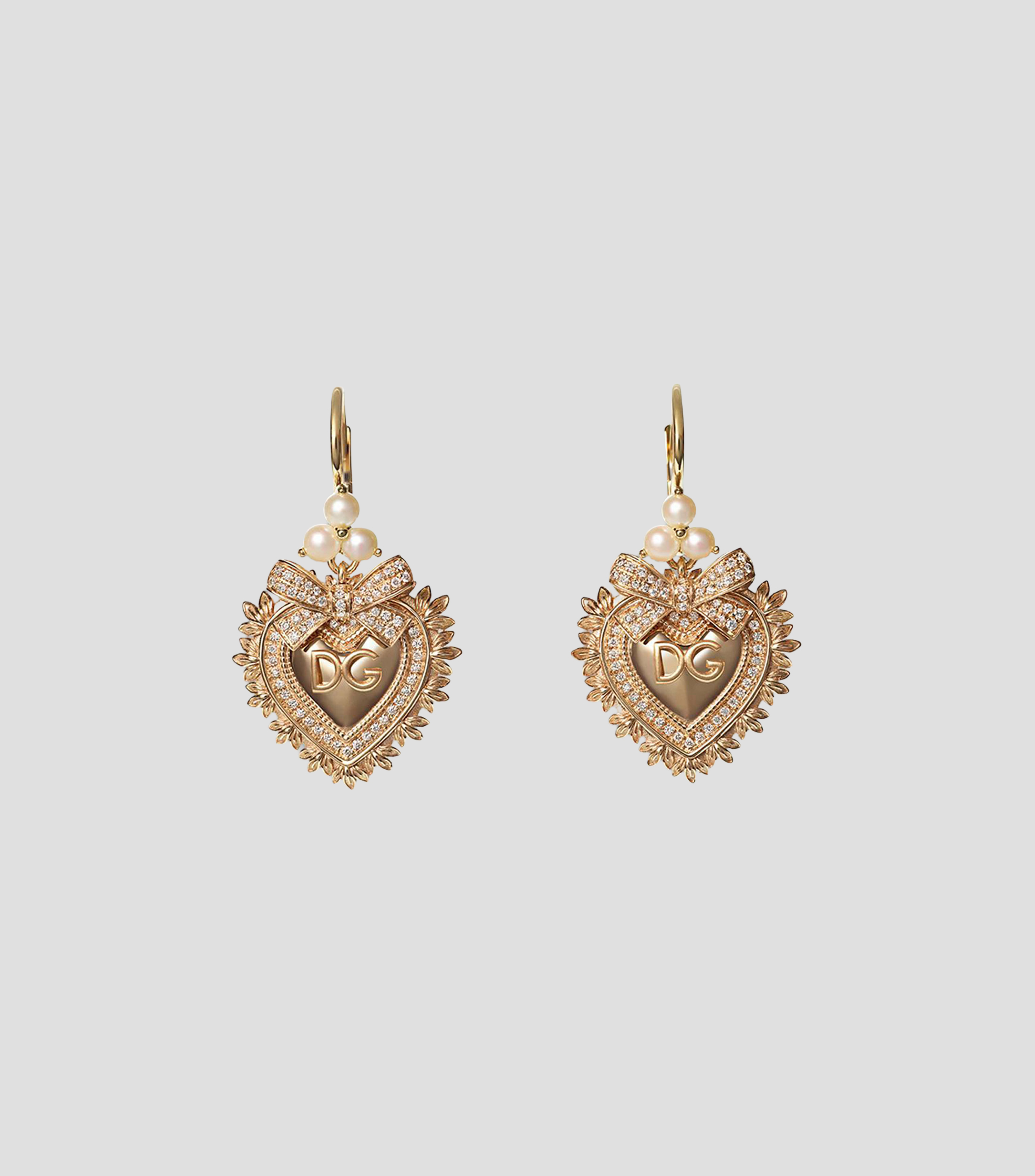 Aretes en Oro de 18 Kilates con diseño de Corazón Sagrado y pavé de diamantes Devotion Mujer