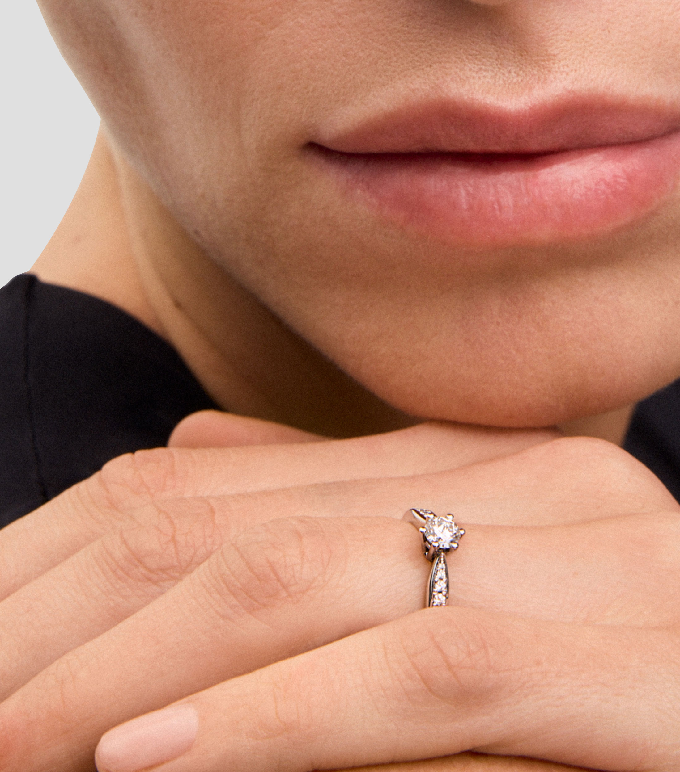 Anillo solitario en oro blanco de 18 kilates con diamante Mujer
