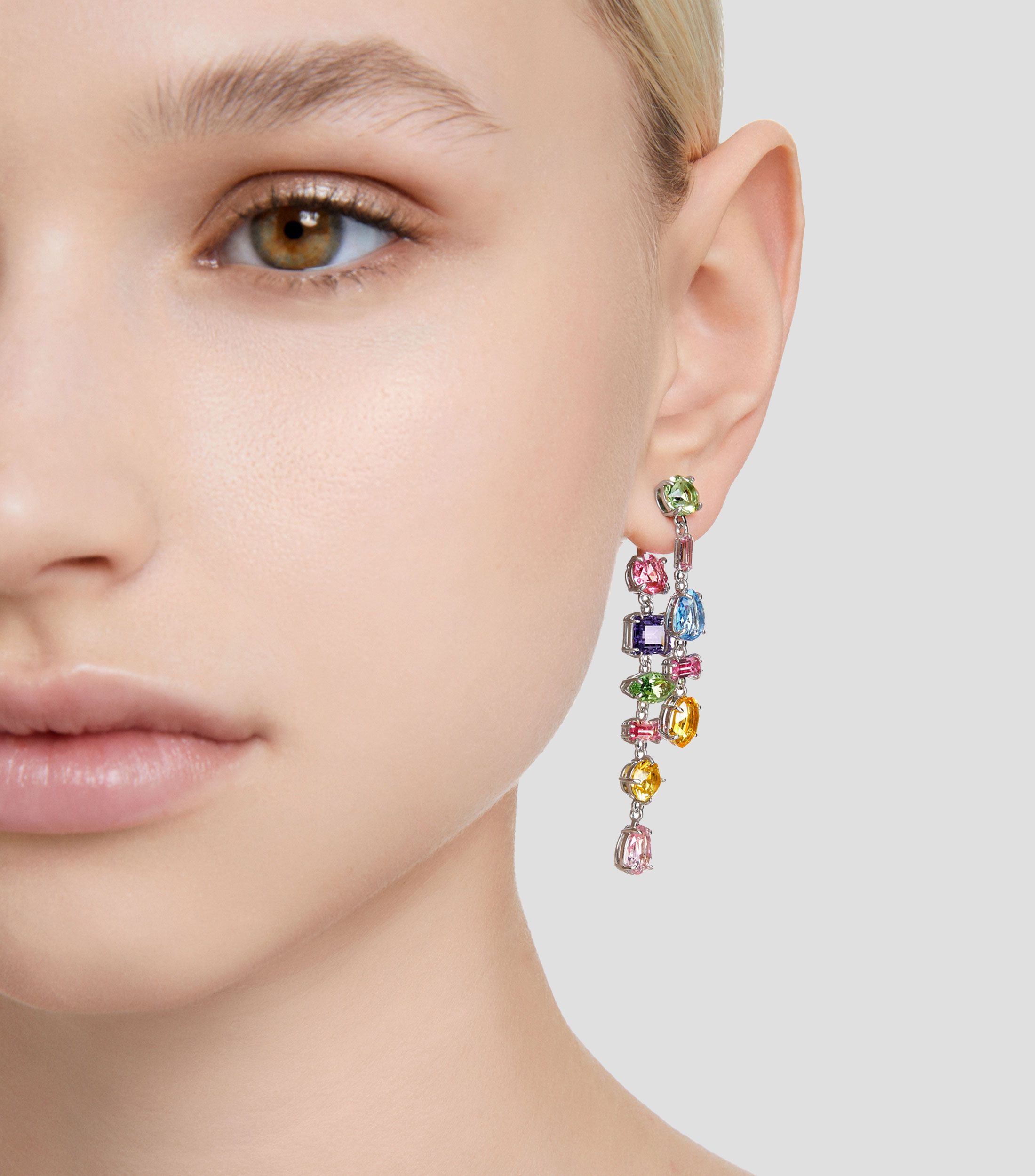 Pendientes asimétricos con piedras multicolor Mujer