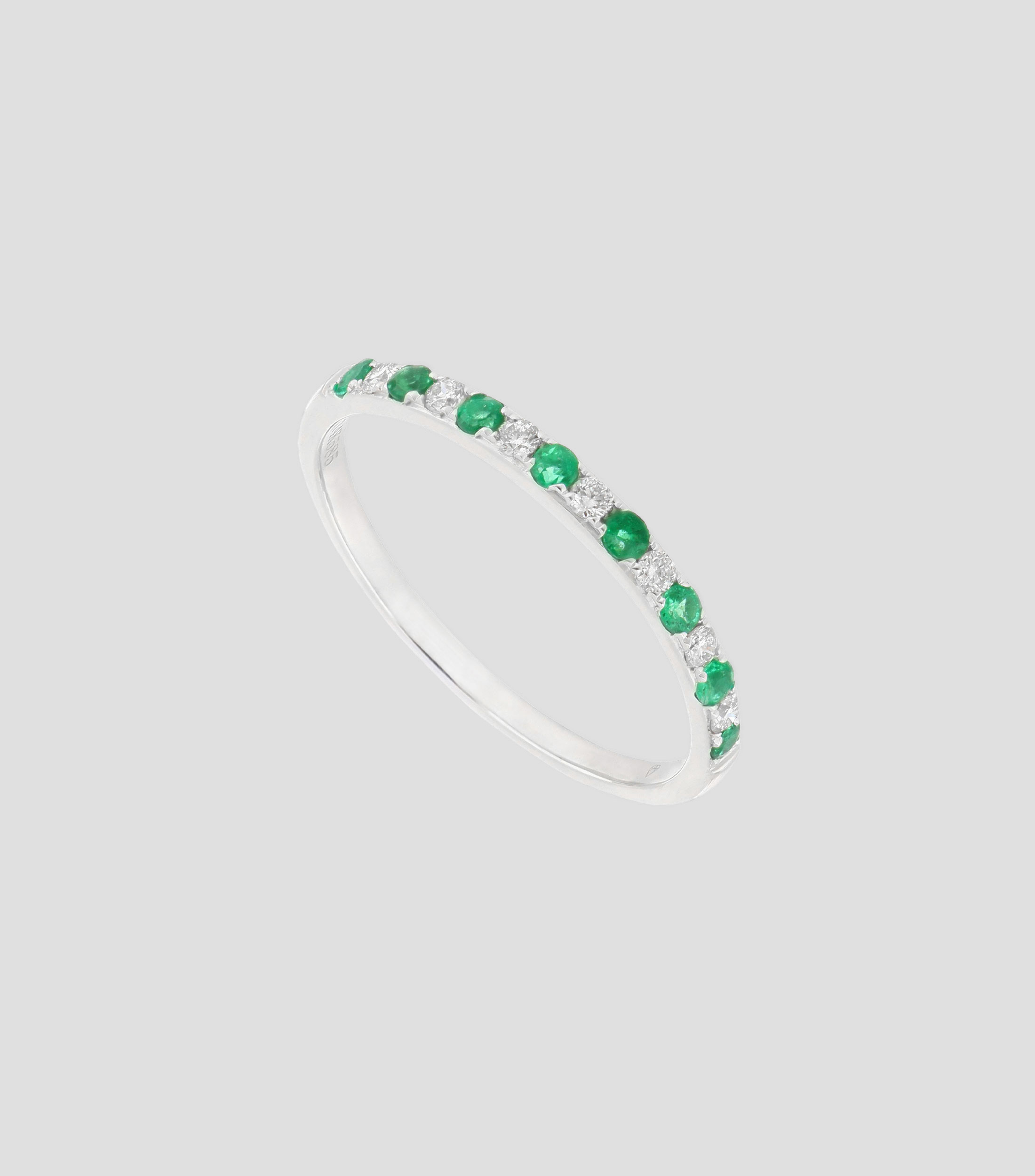 Anillo en Oro Blanco de 14 Kilates con Esmeraldas y Diamantes, Mujer