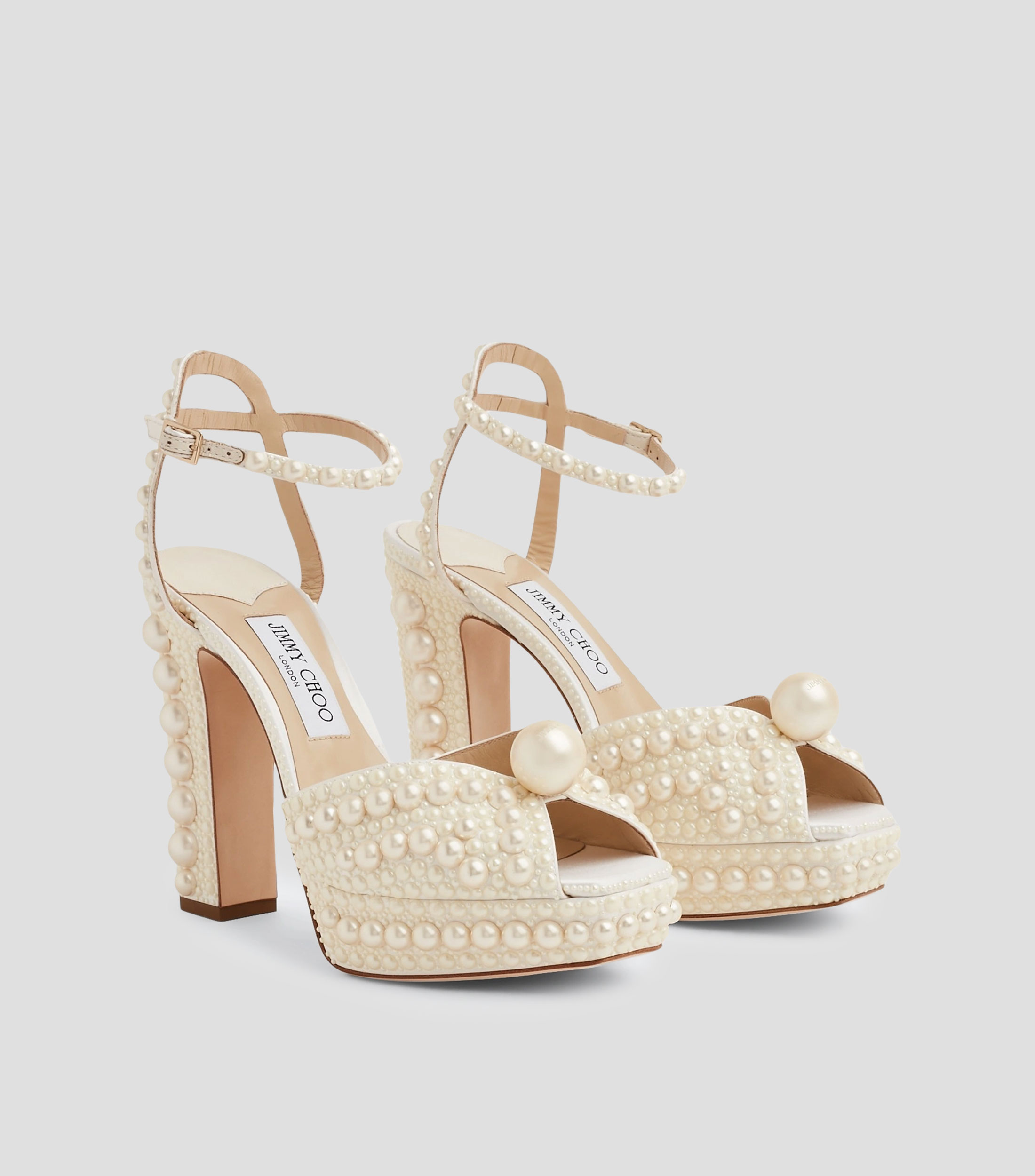 Zapatillas con tacon alto y bolitas Mujer
