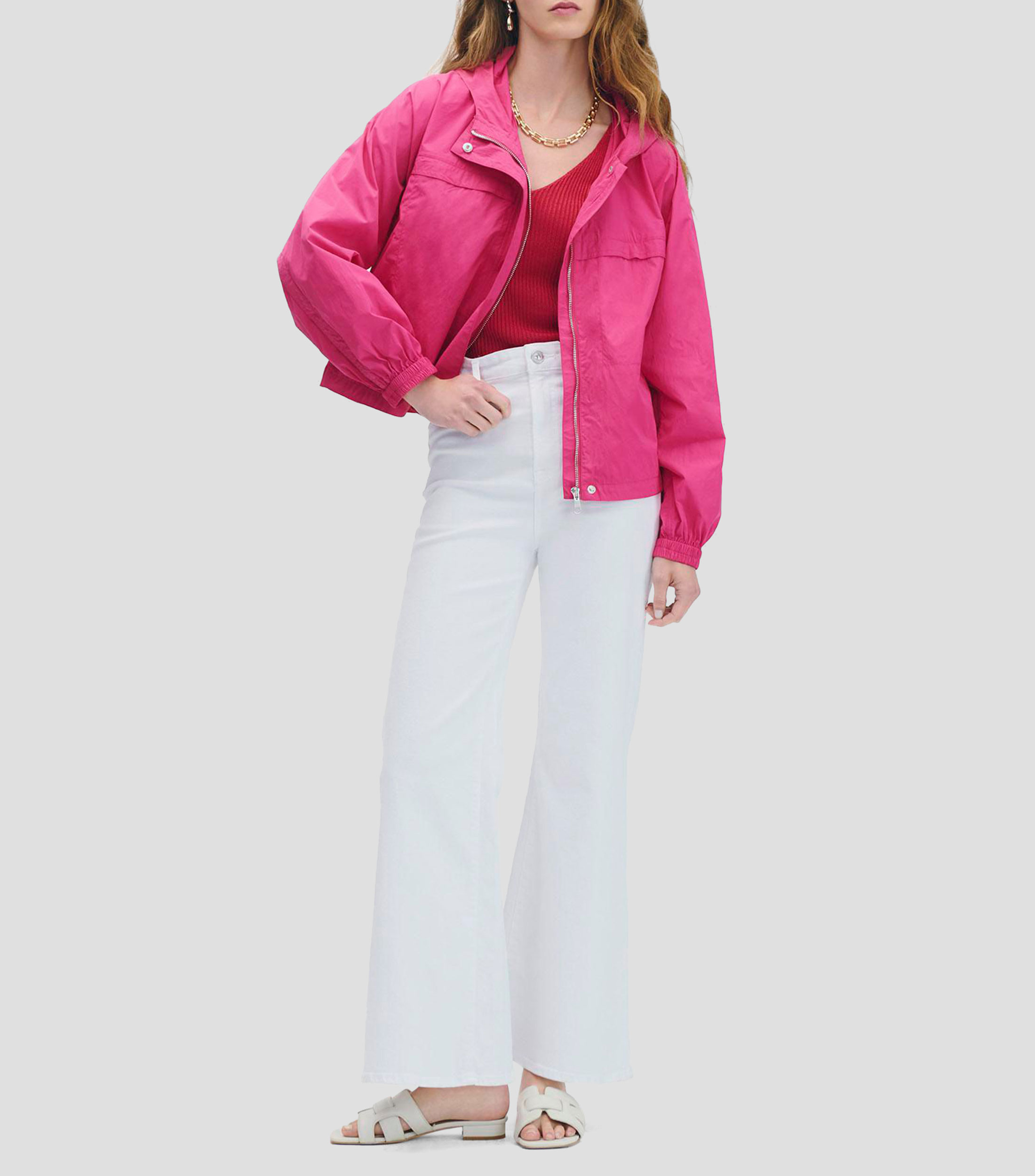 Chamarra parka corta magenta cuello alto con capucha Mujer