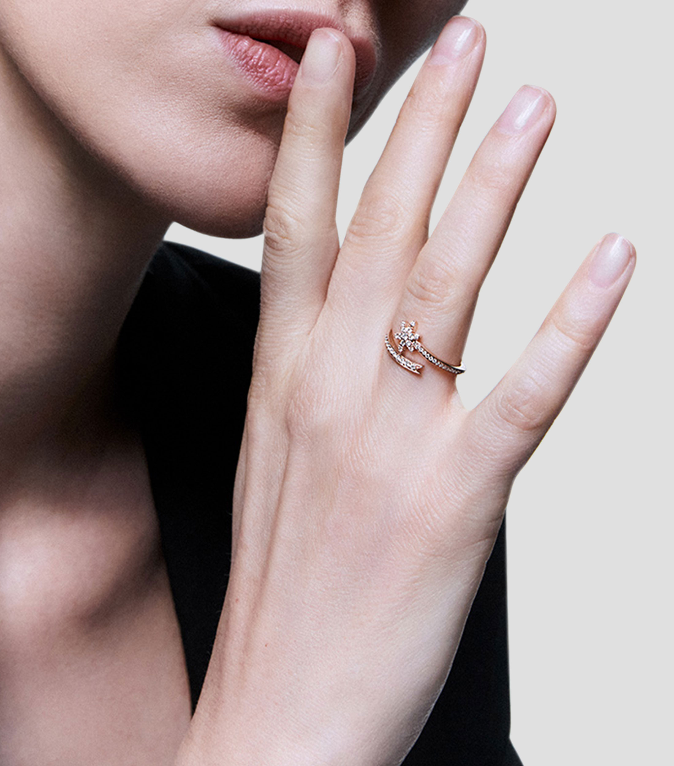Anillo en Oro 18 kilates con Diamantes Mujer