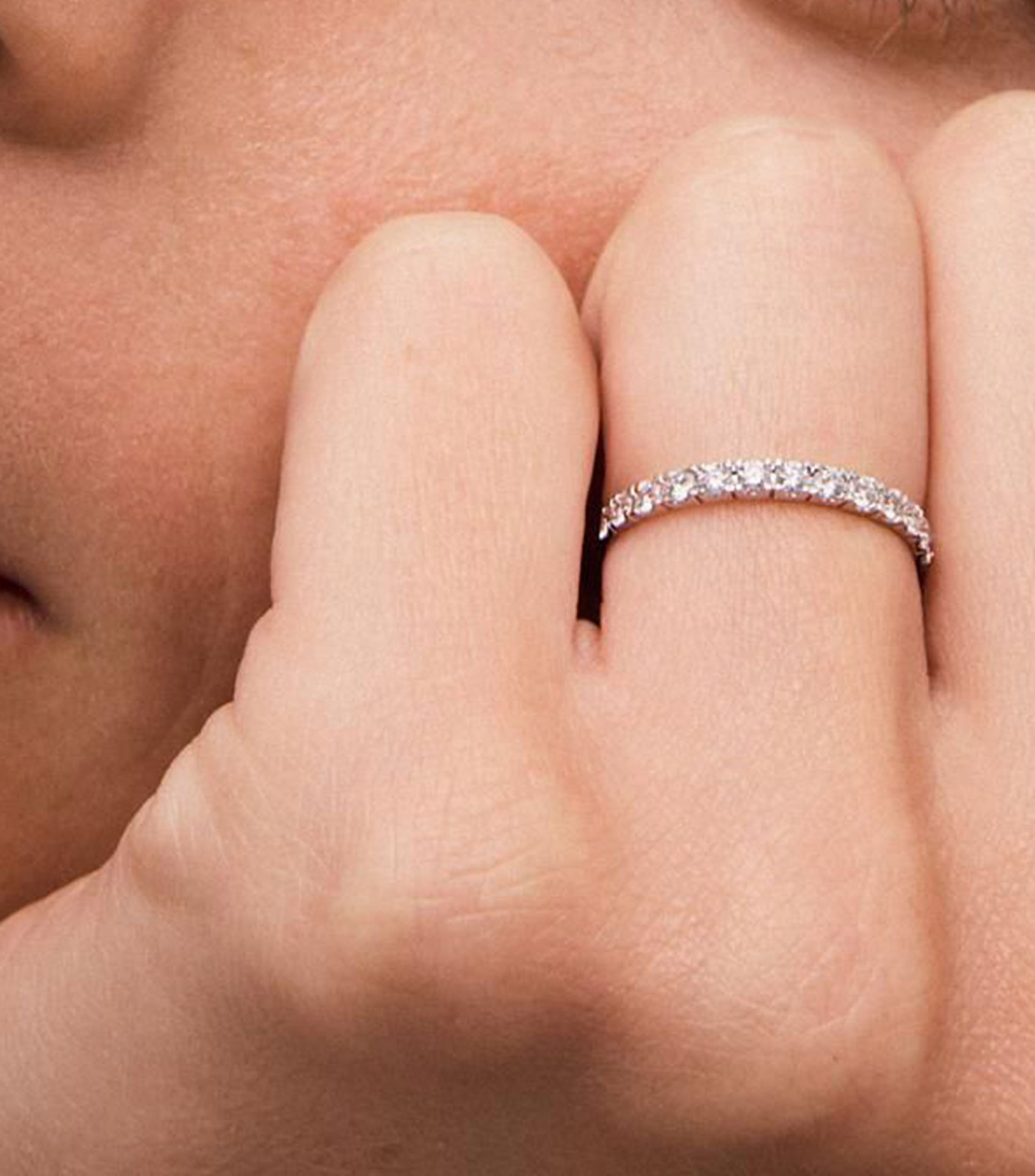 Anillo en Oro blanco de 18 Kilates con diamantes Mujer