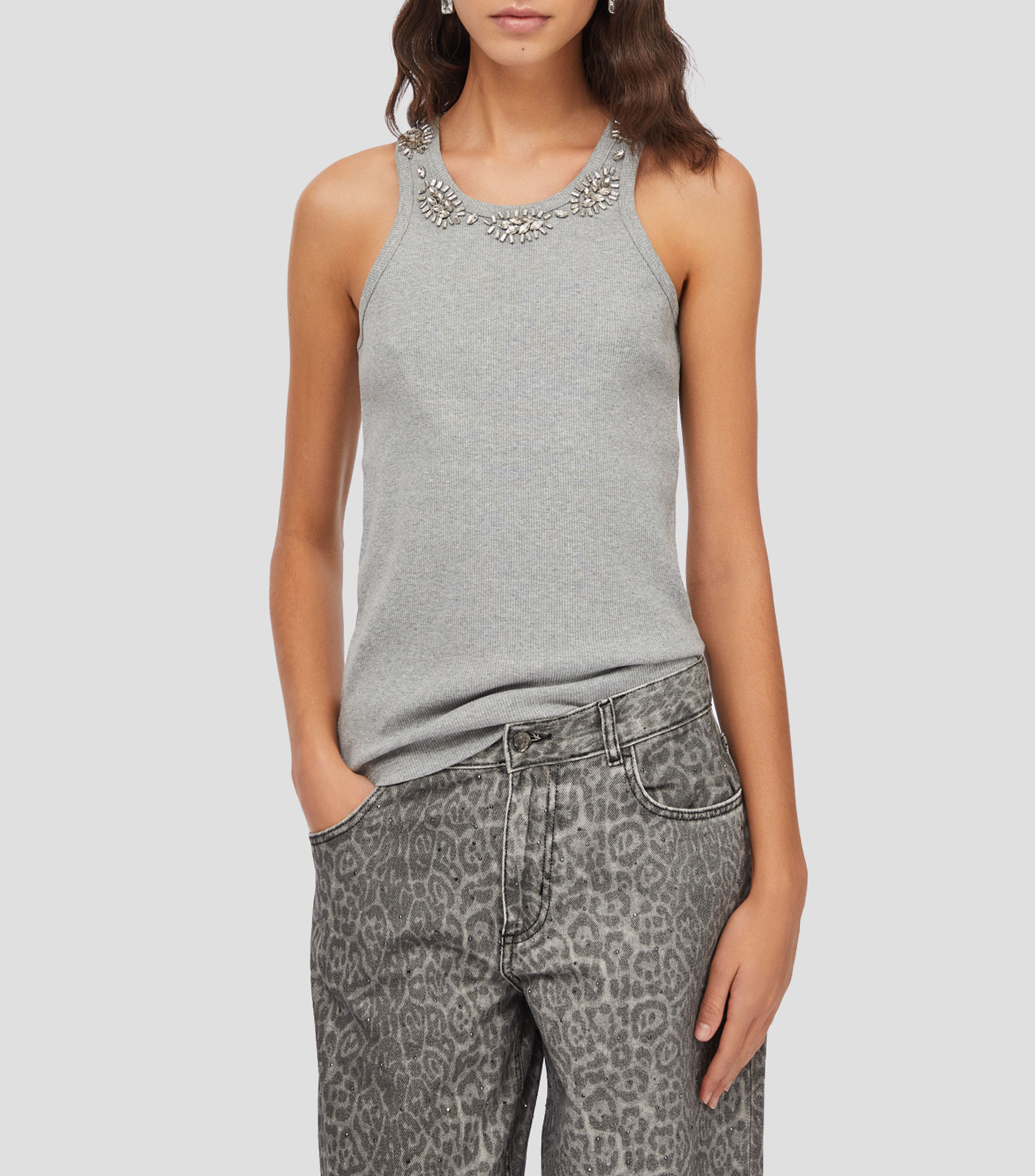 Playera cuello redondo sin mangas lisa Mujer