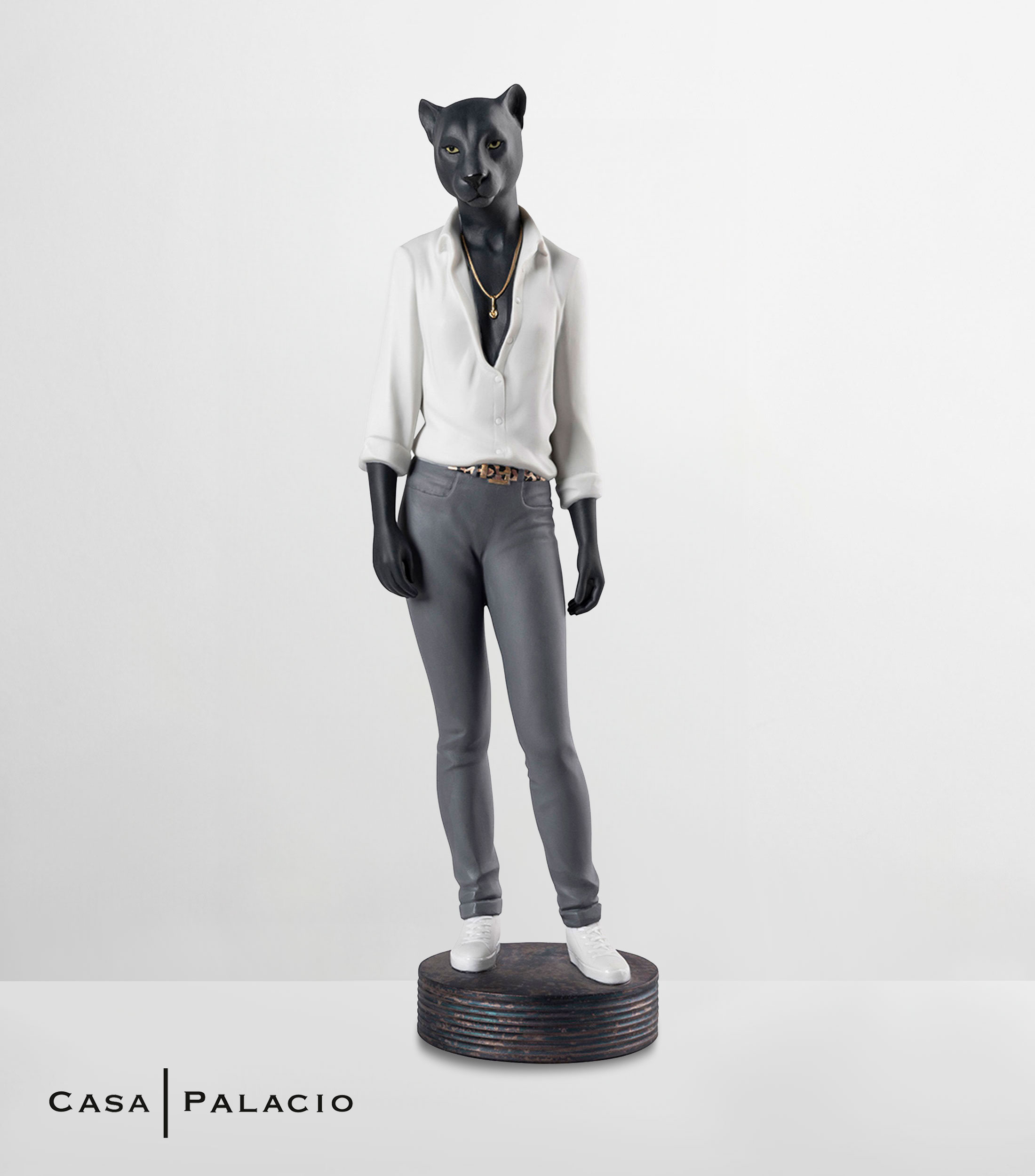 Figura Panther Woman en porcelana
