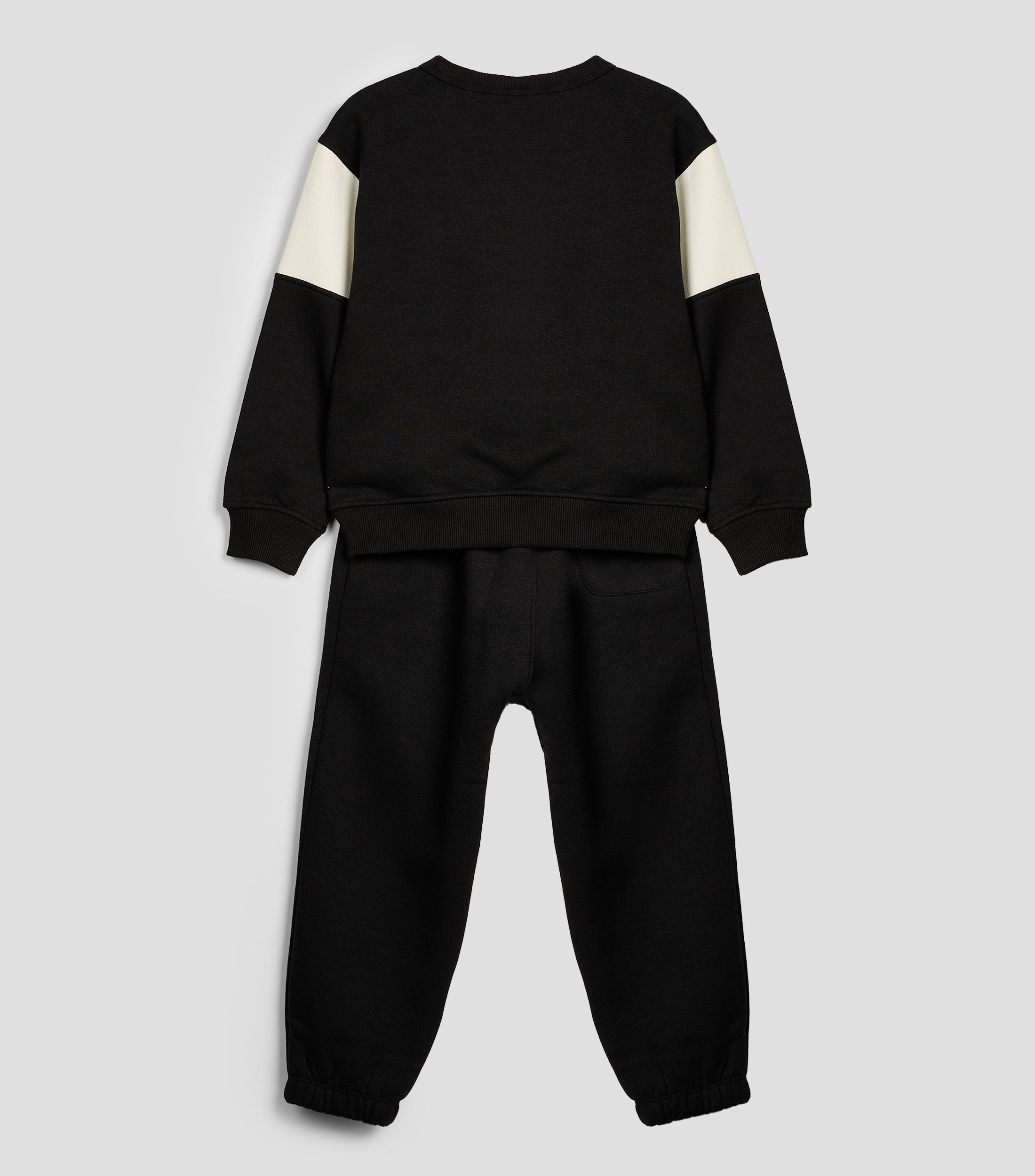 Conjunto deportivo Niño