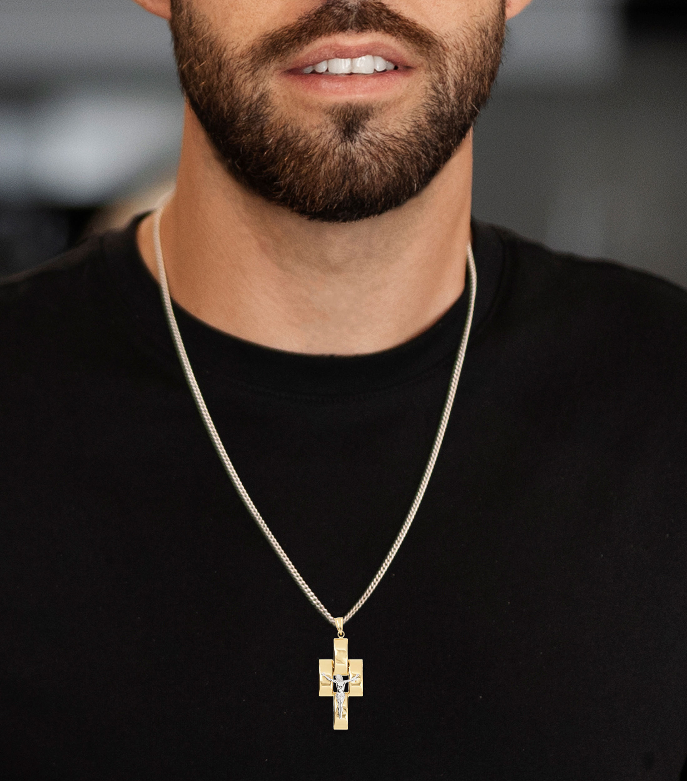 Dije Cruz en Oro de 14 Kilates con Cristo Hombre