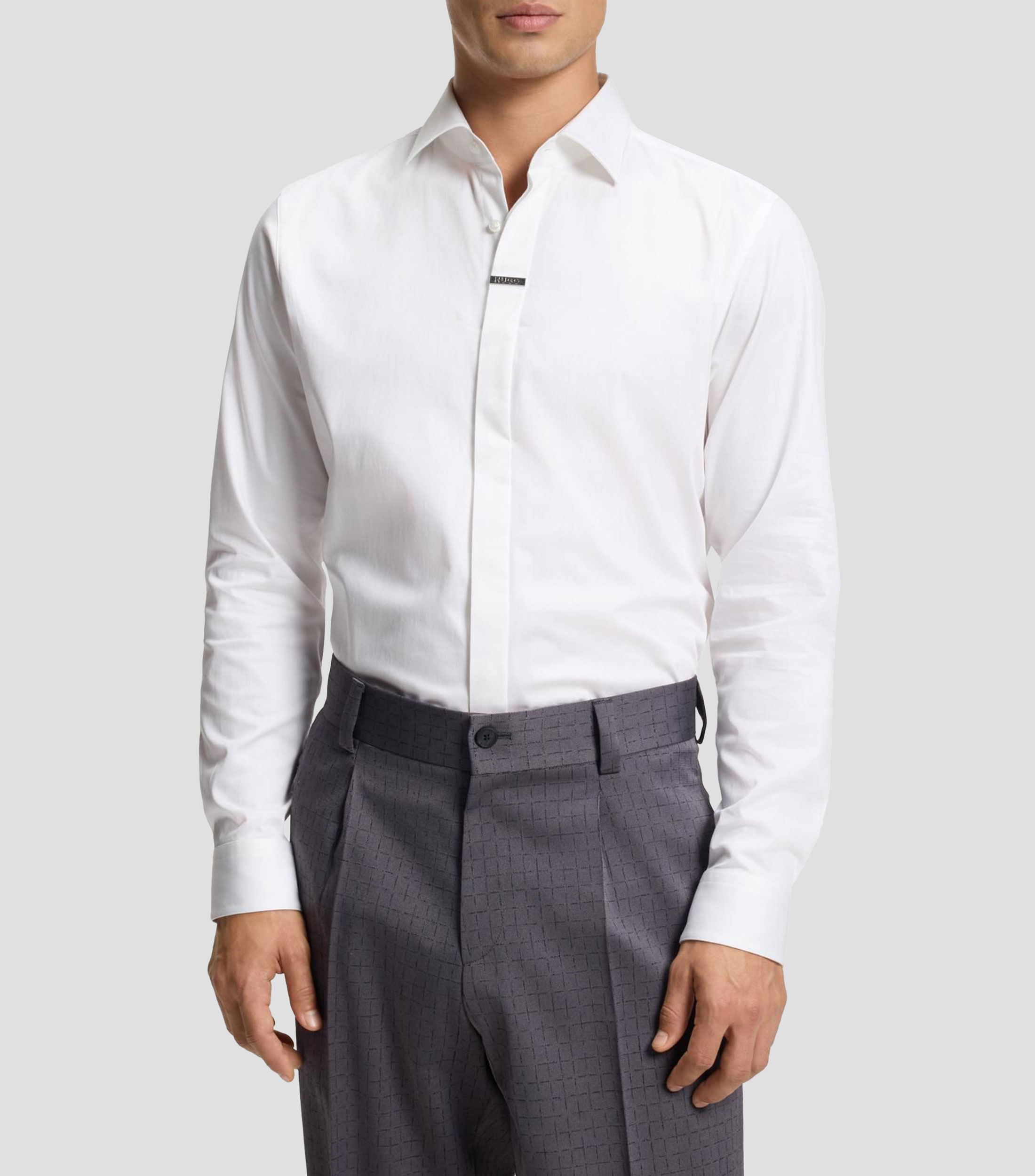 Camisa de corte moderno en algodón elástico con tapeta oculta Hombre
