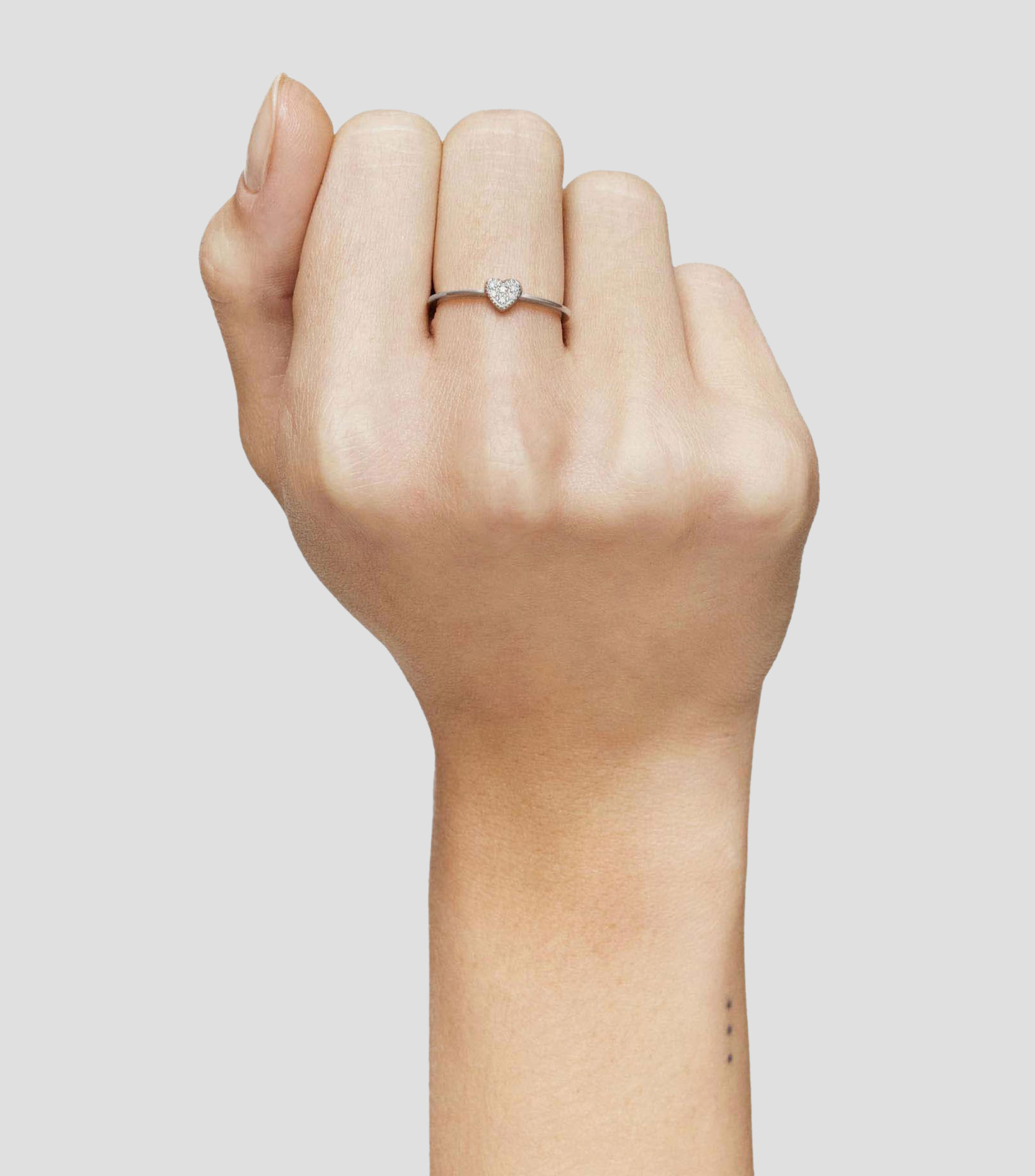 Anillo en oro blanco 18 Kilates Grain corazón con diamantes Mujer