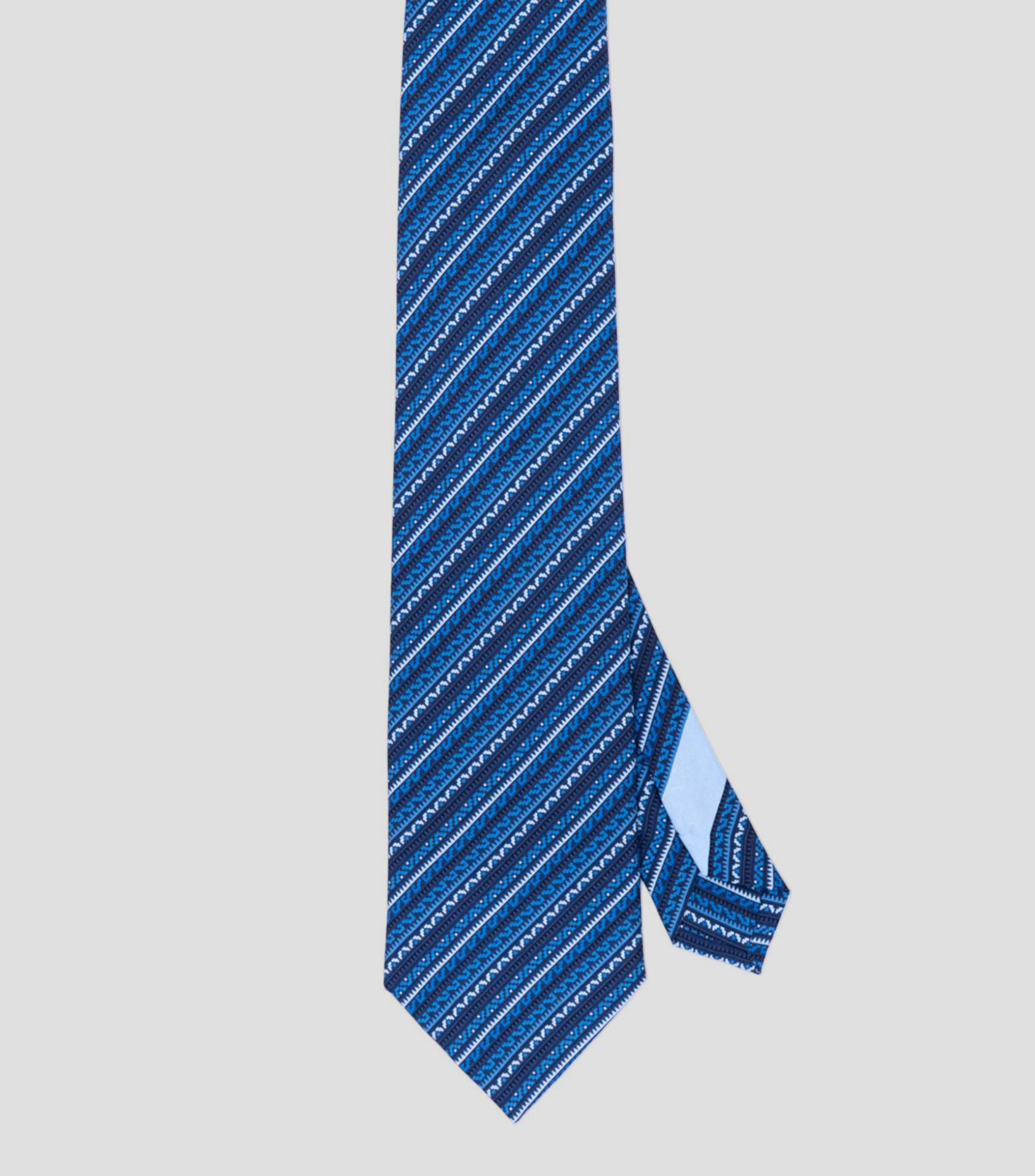 Corbata ancha de seda azul marino con grecas prehispánicas