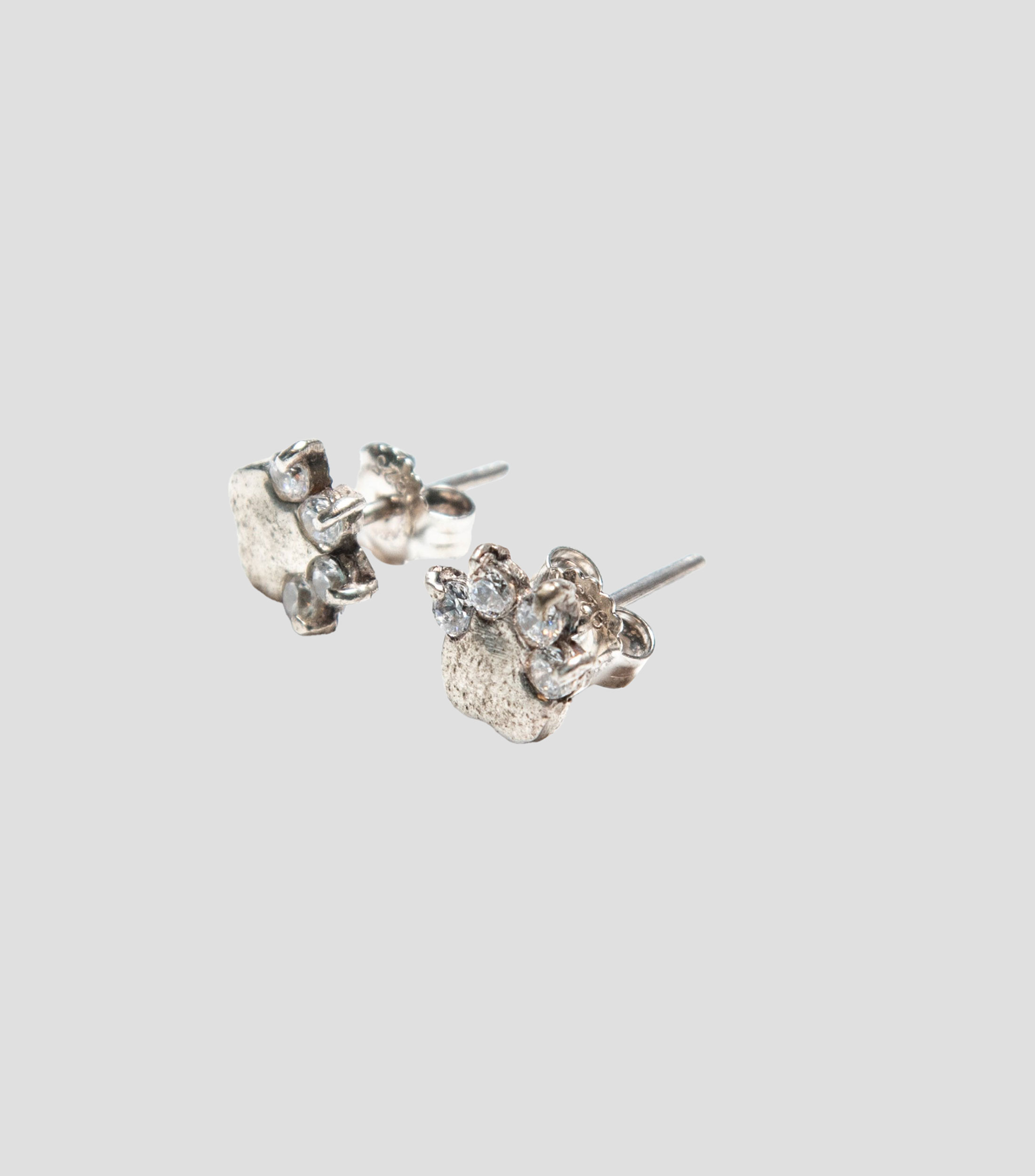 Aretes en plata .925 patitas con circonitas Hombre