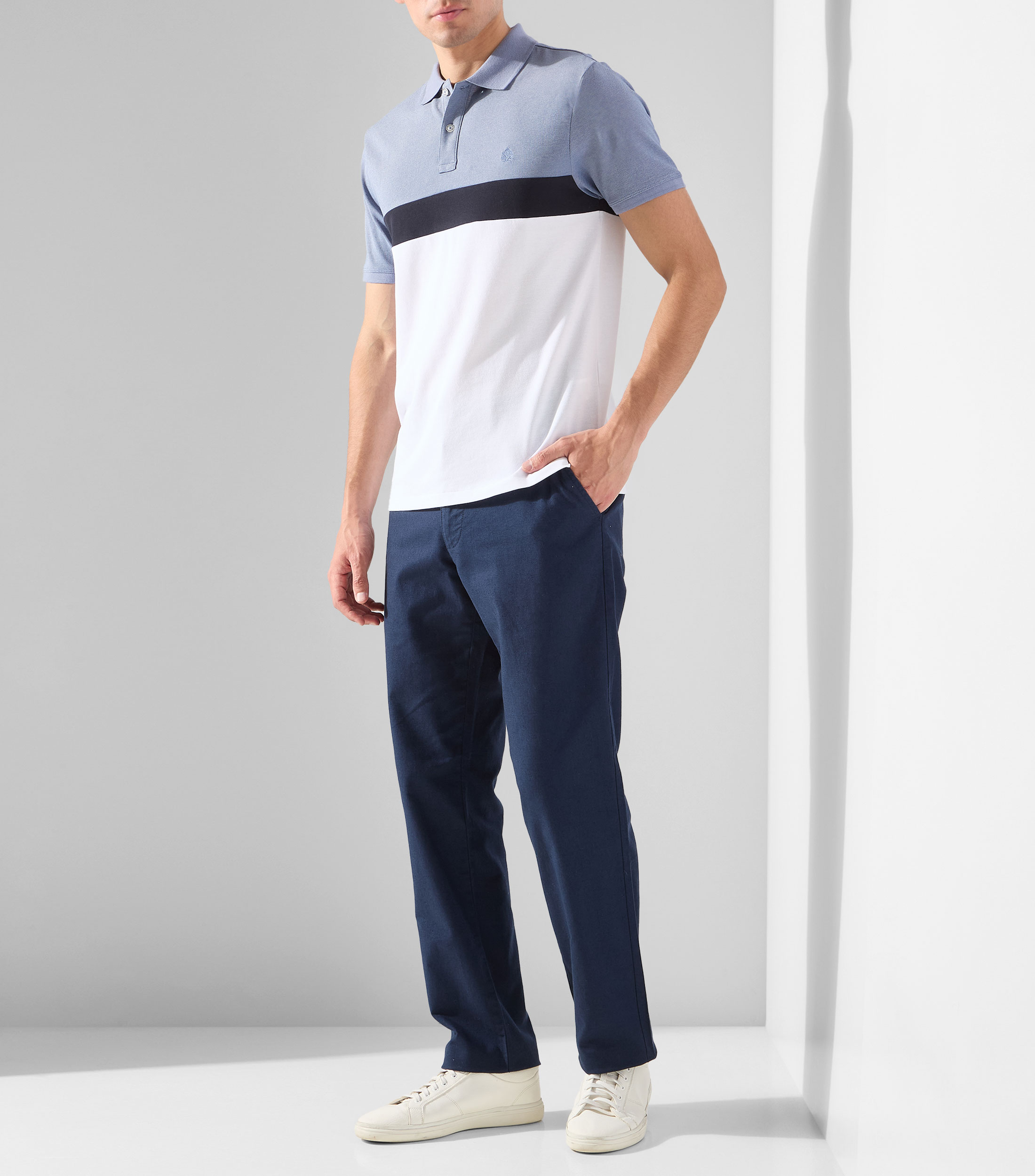 Playera tipo polo manga corta con bloques de color Hombre
