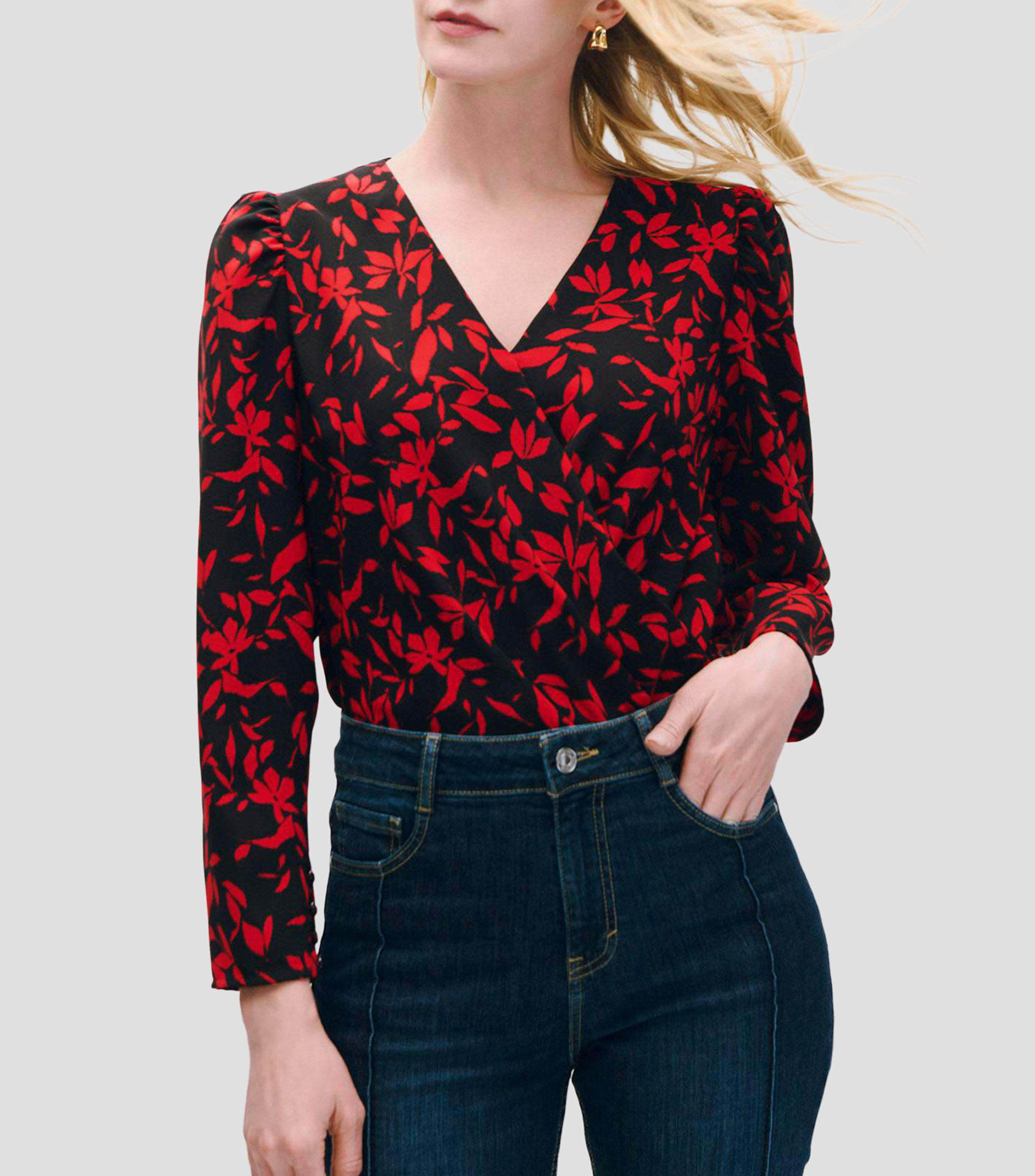 Blusa envolvente corta estampado floral frunces en hombro Mujer