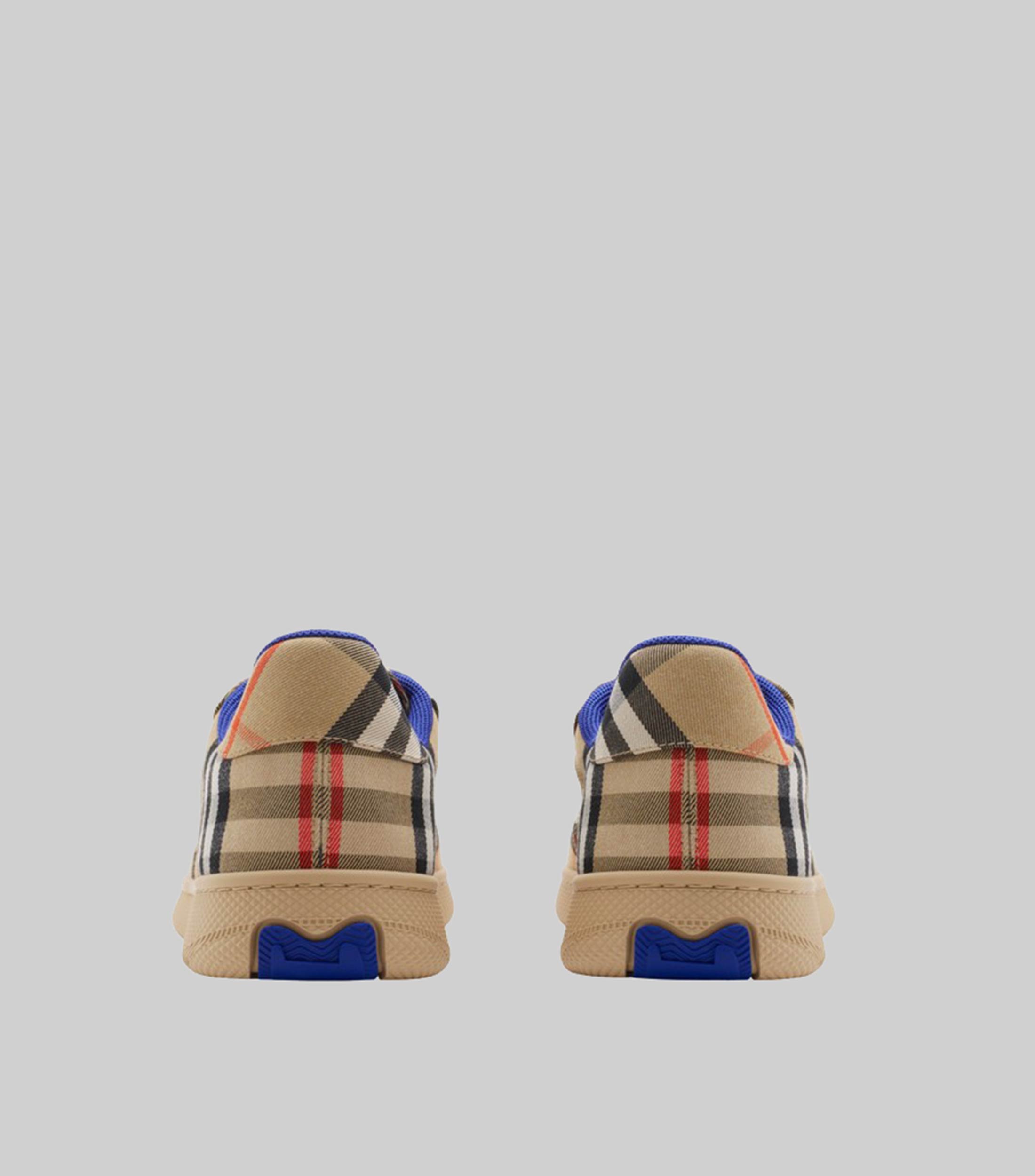 Tenis Deportivo con Logotipo Mujer