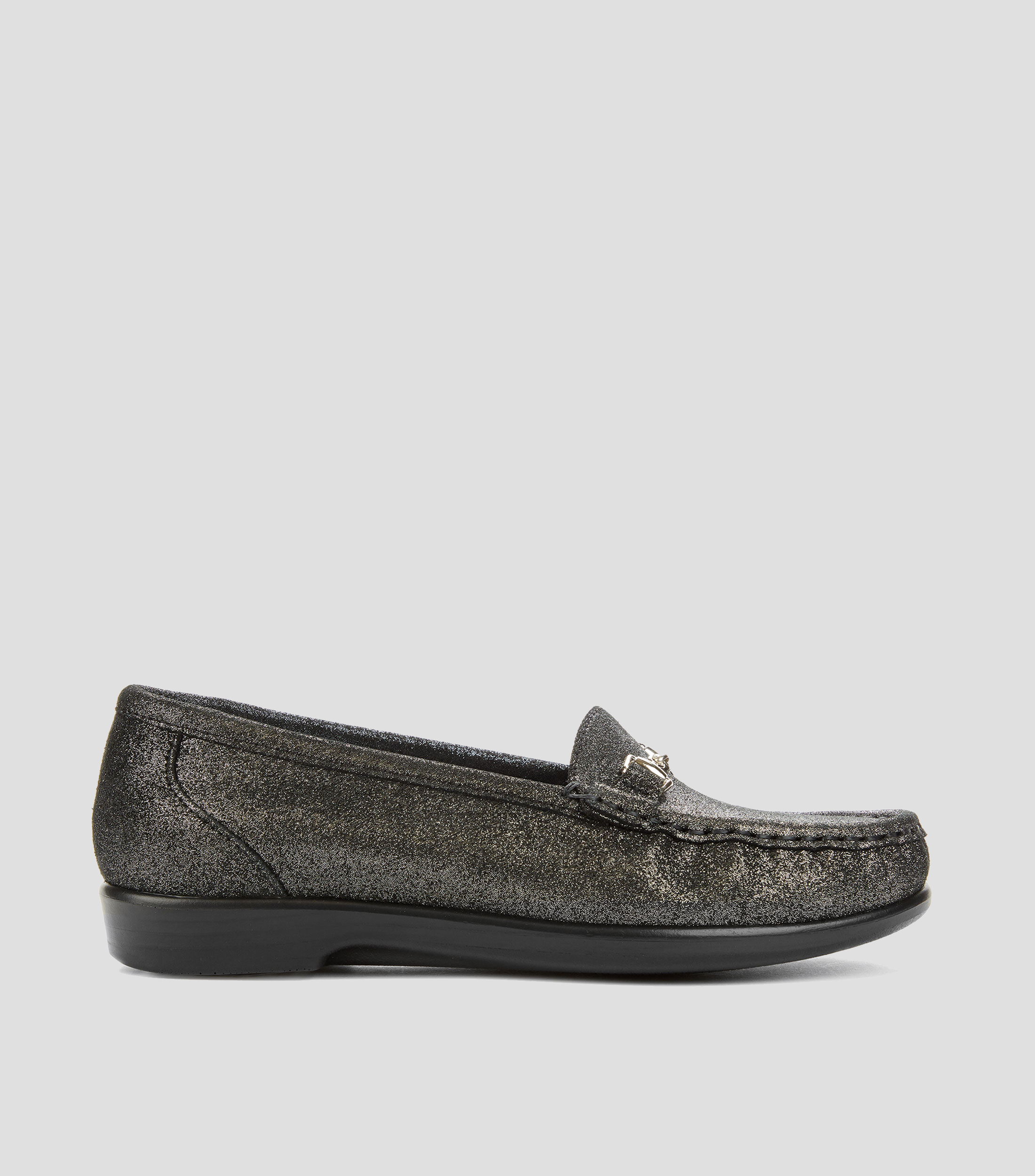 Mocasín Horma mediana, terminado negro con brillos y detalle de hebilla metálica Mujer