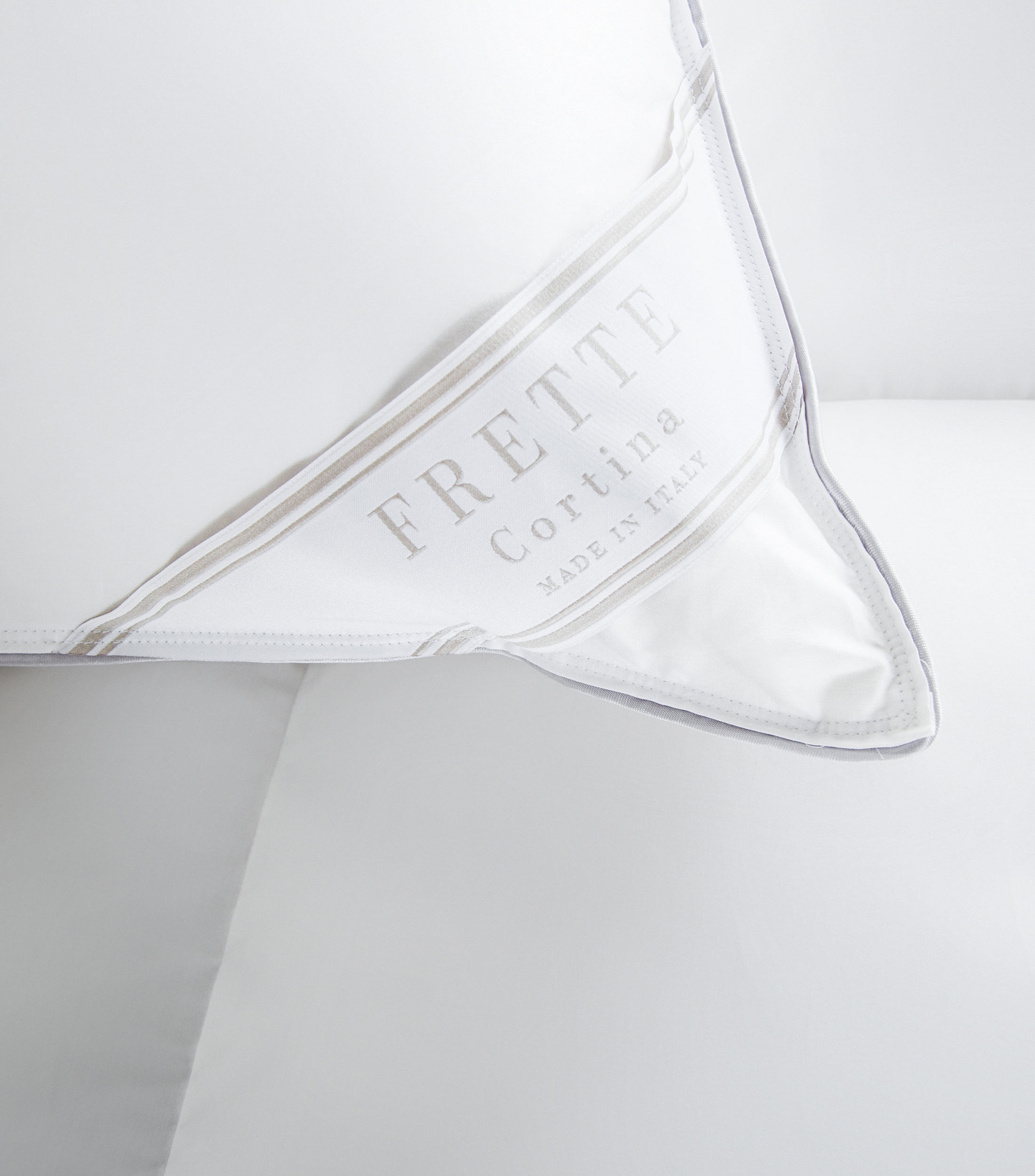 Almohada Estandar con pluma de ganso Suave Cortina Blanca