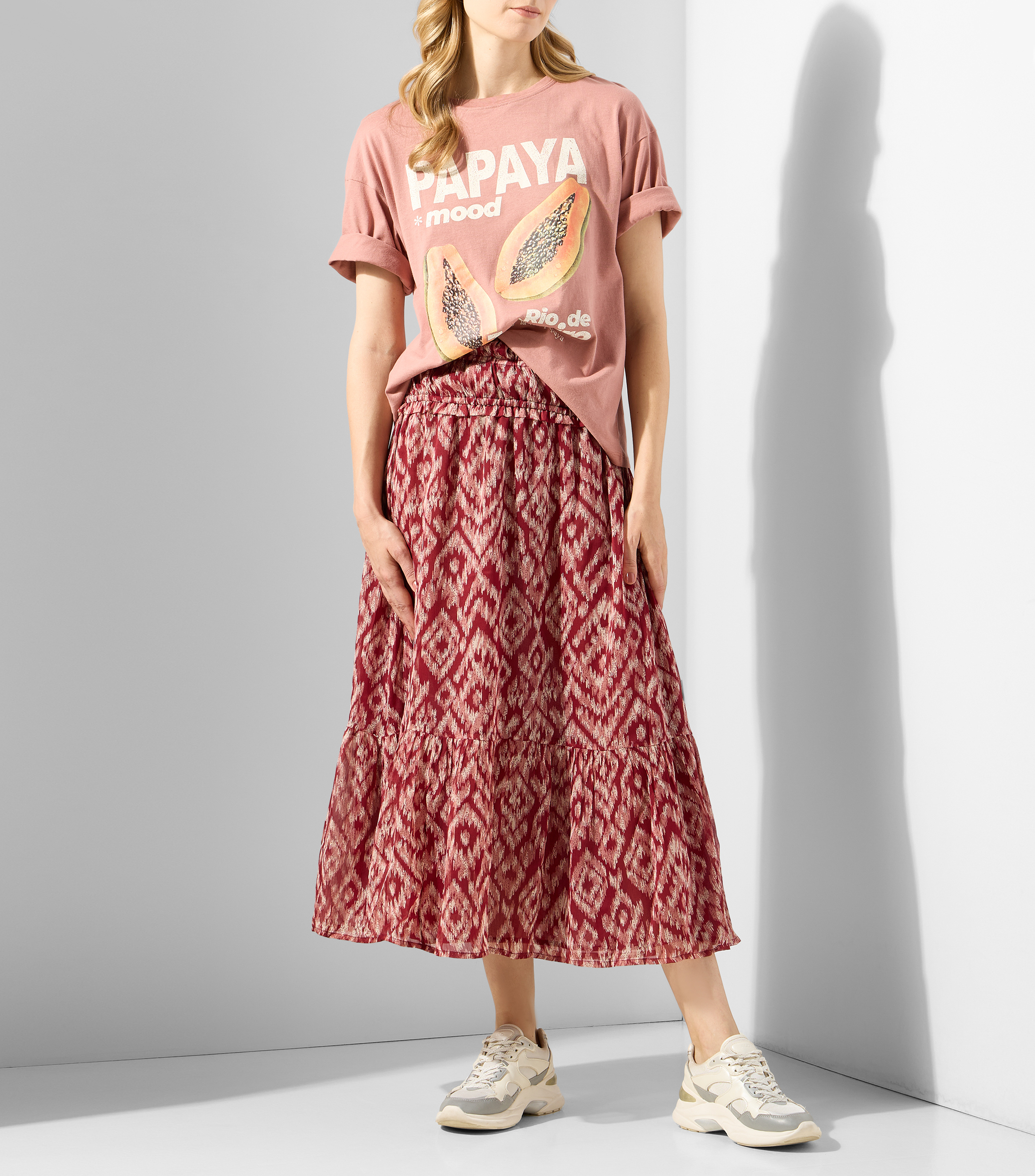 Playera cuello redondo manga corta con estampado Mujer