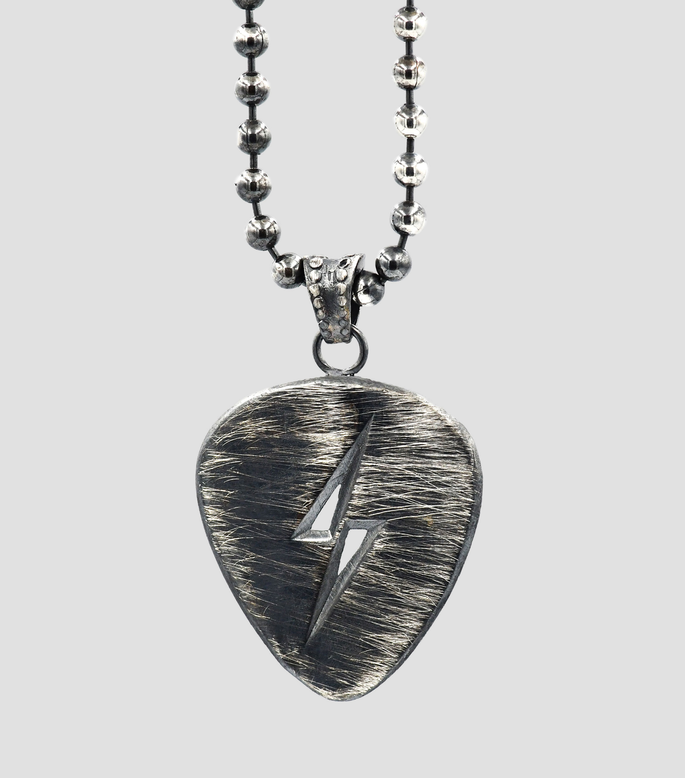 Dije plumilla de guitarra con cadena Hombre