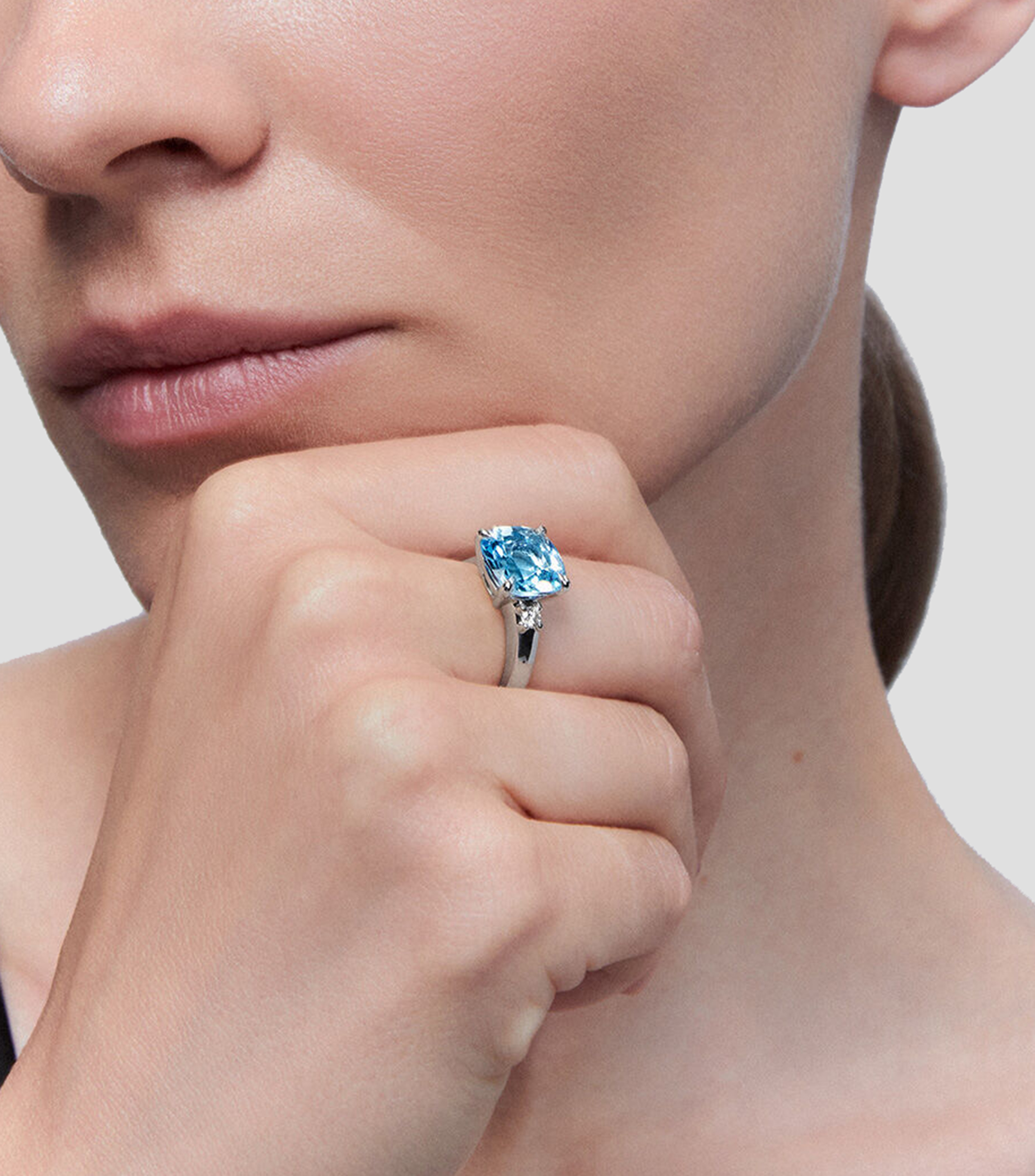 Anillo en plata con topacio Mujer