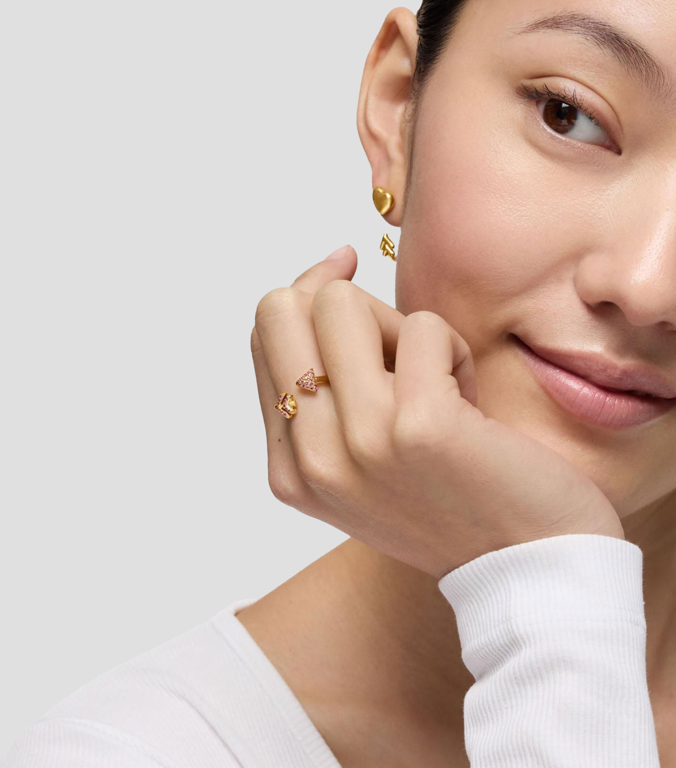 Anillo en forma de flecha con rodolita Mujer