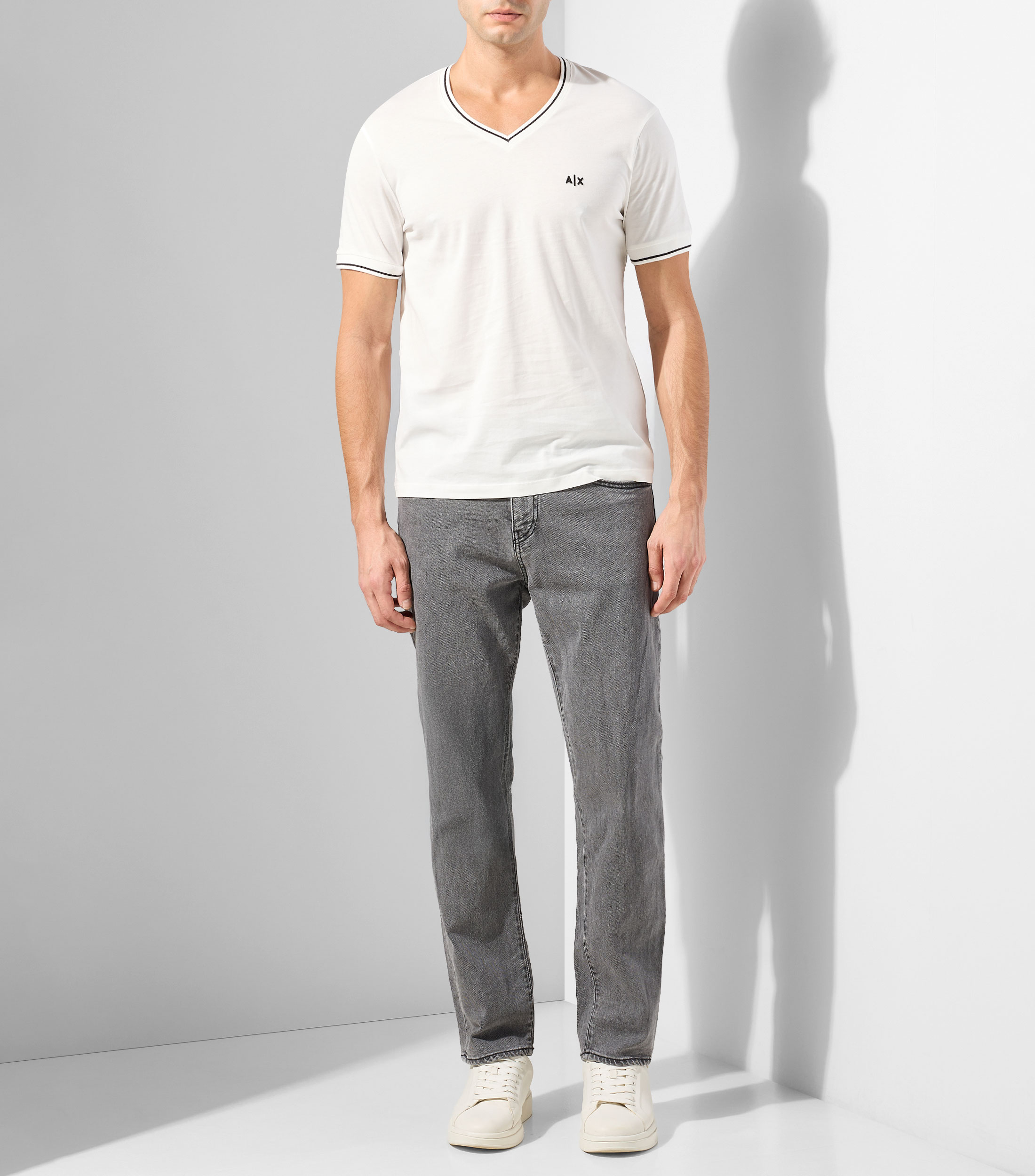 Playera cuello V manga corta lisa Hombre