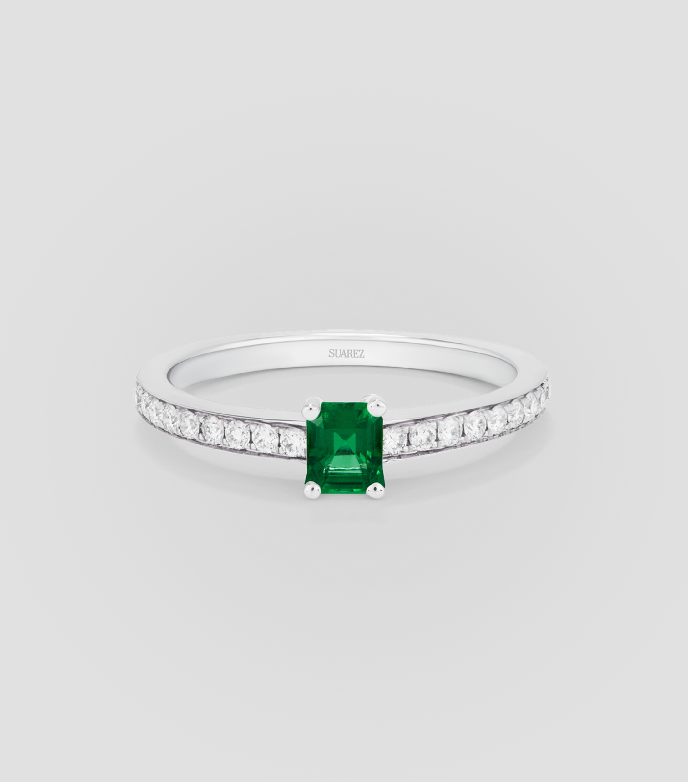 Anillo en oro blanco de 18 kilates con esmeralda Mujer