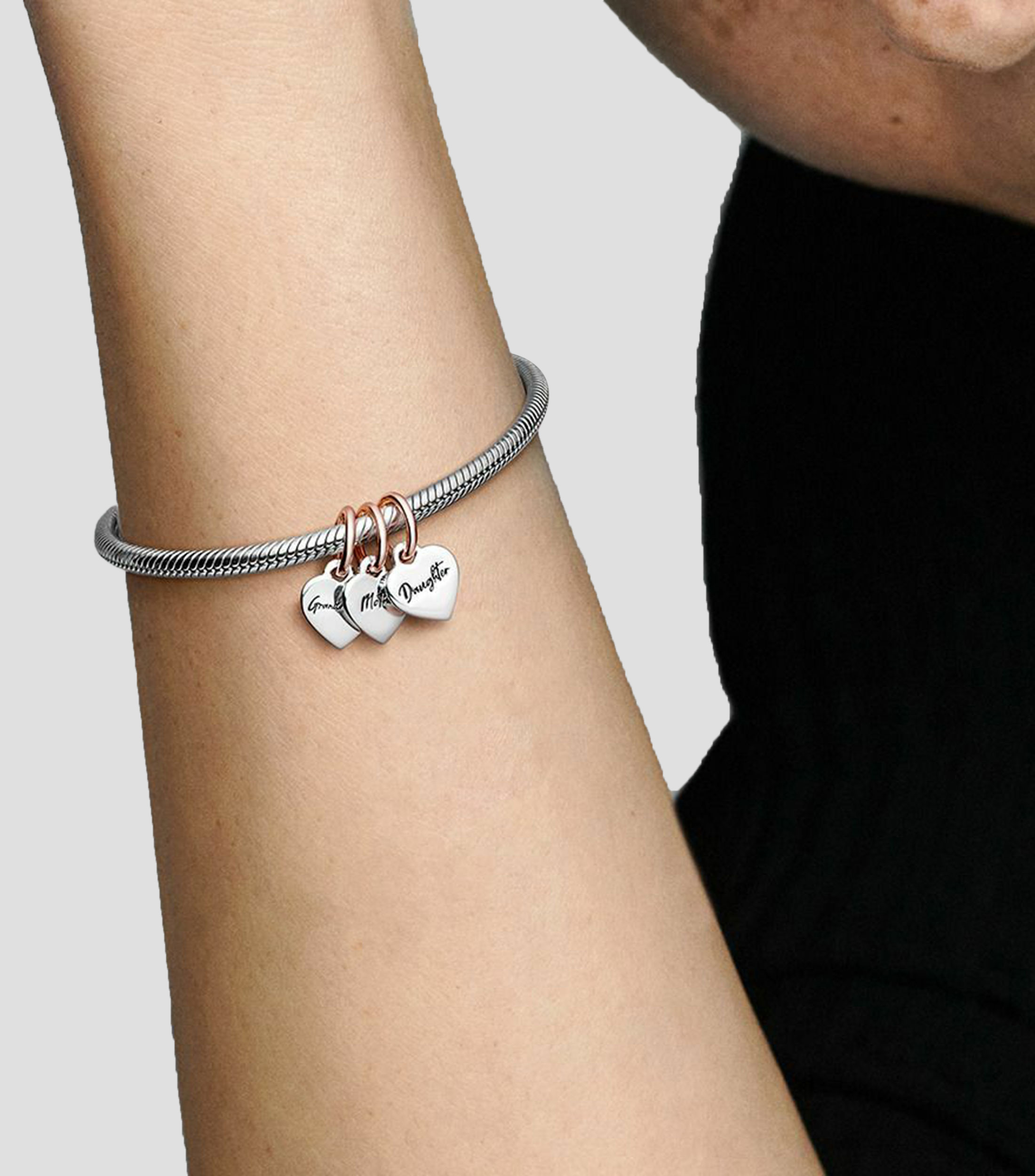 Charm con tres corazones Mujer