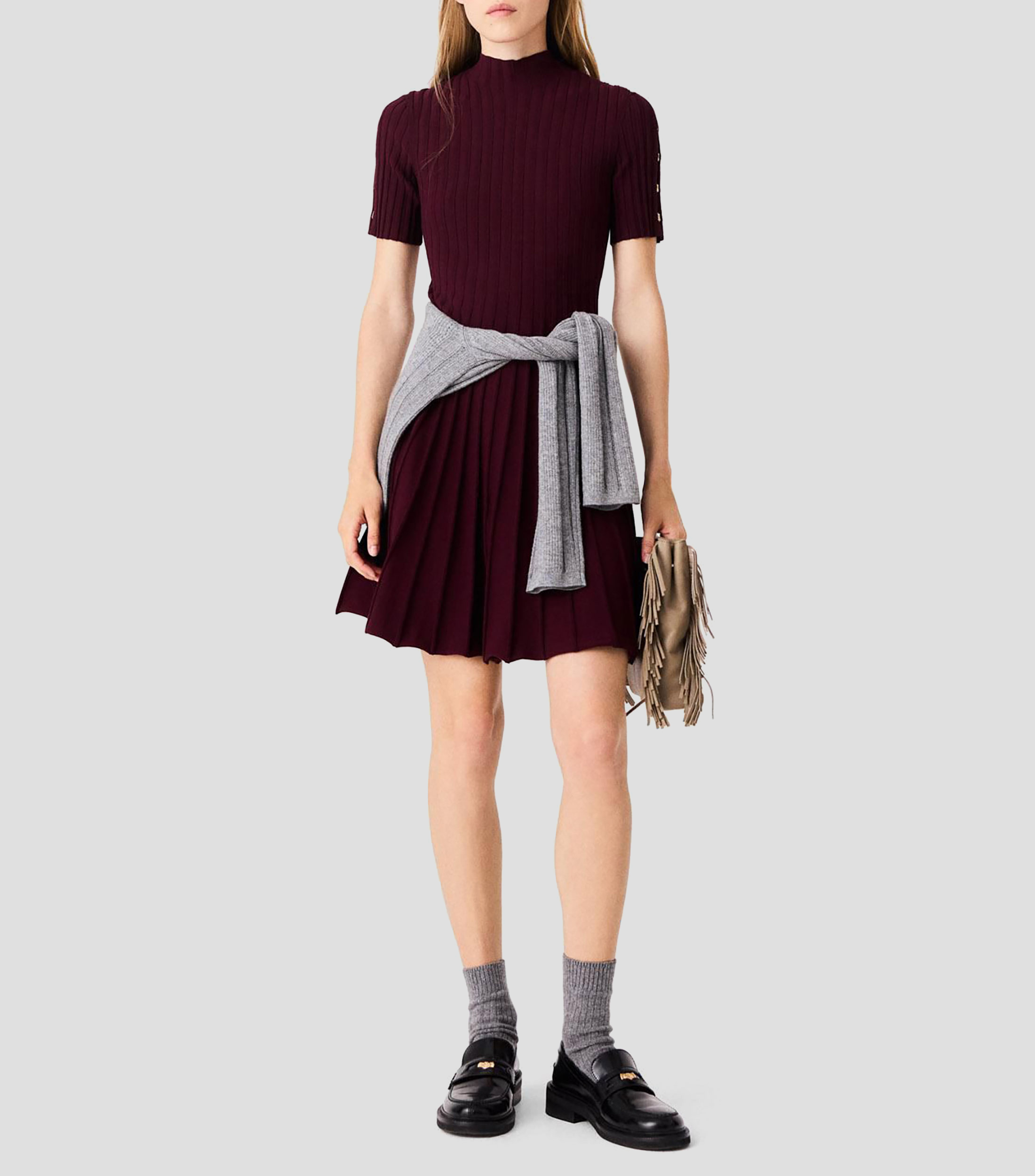 Vestido corto con diseño liso acanalado y falda plisada Mujer