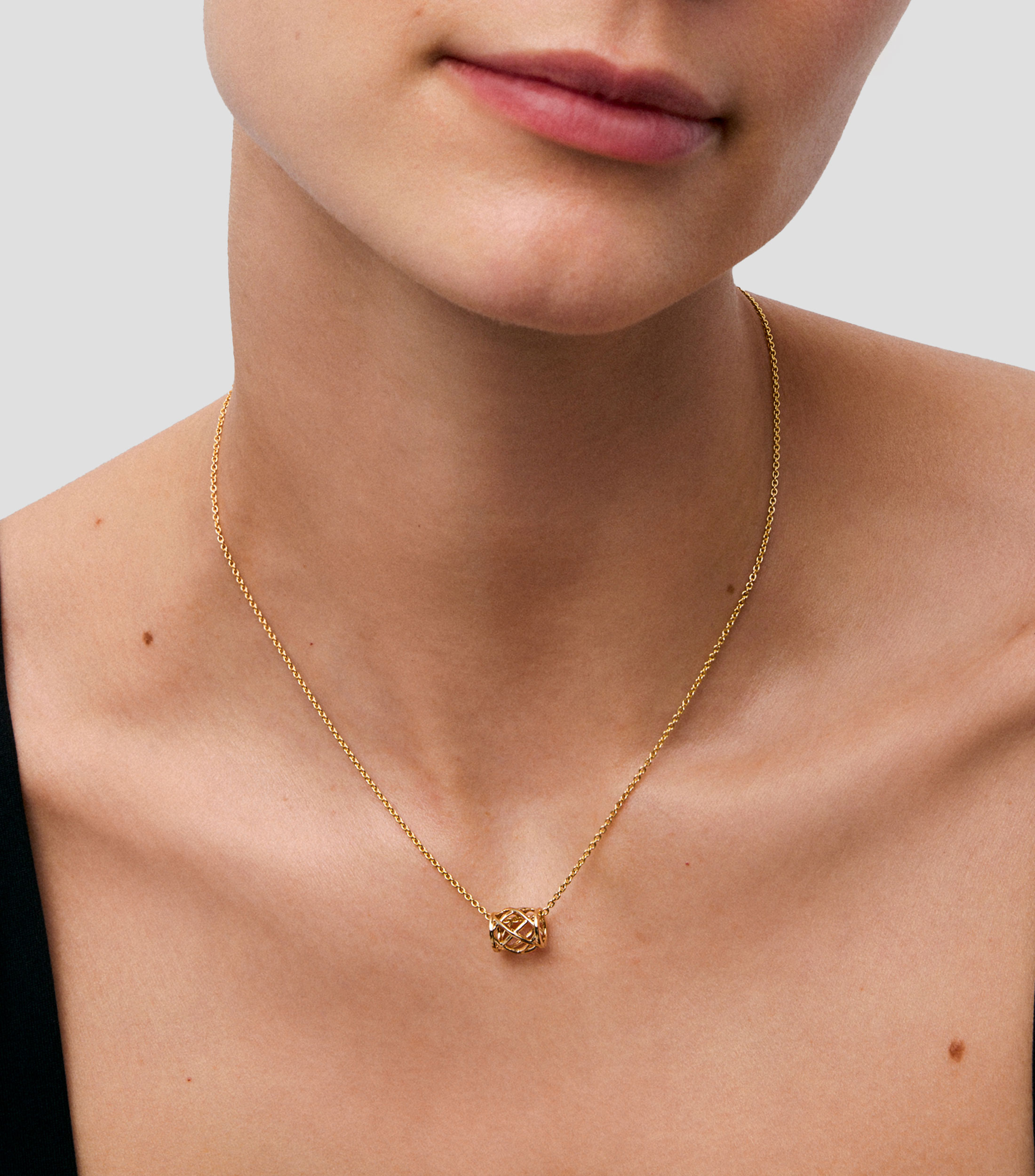 Collar en Oro amarillo de 18 Kilates con diamante Aspa Mujer