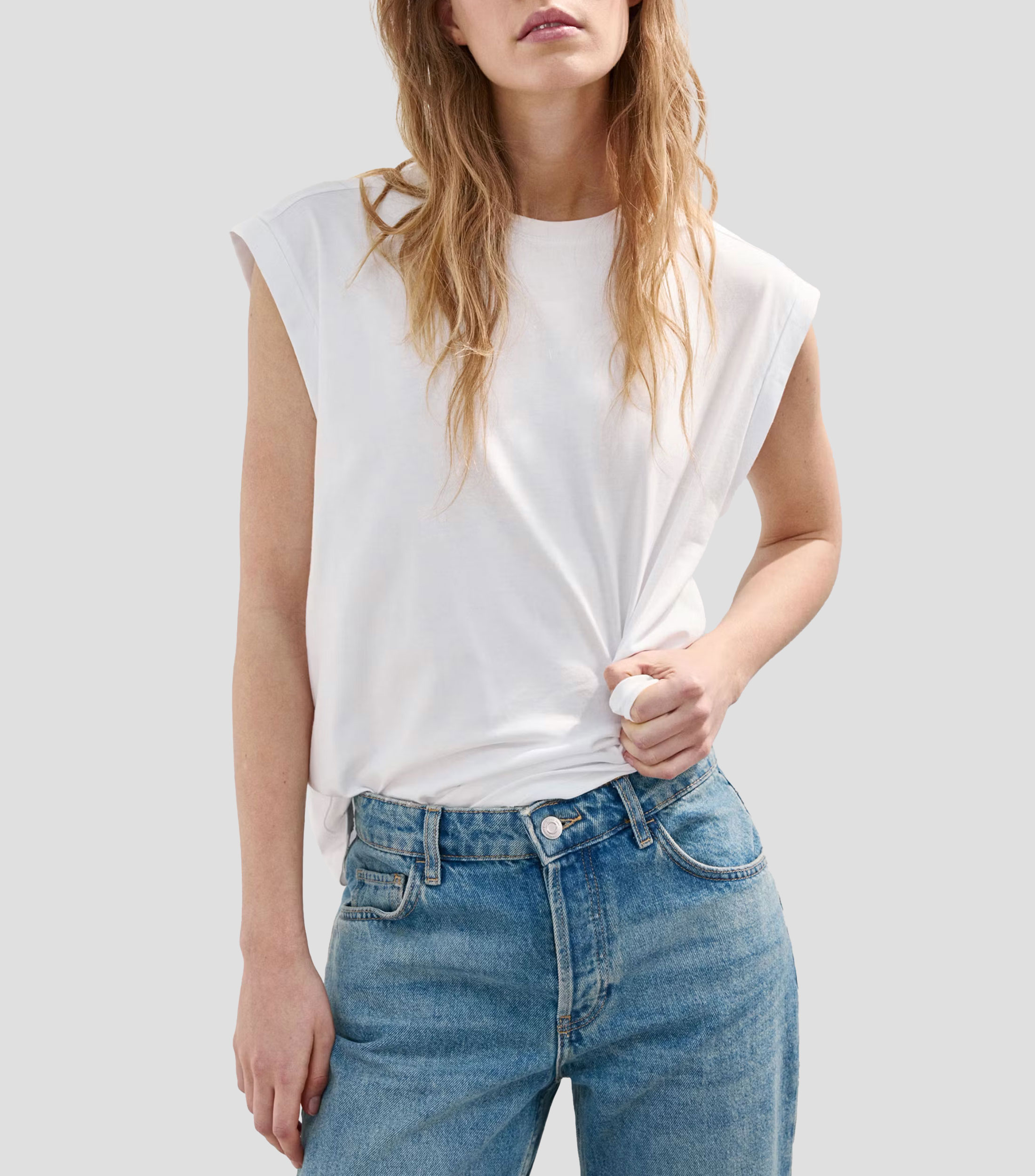 Playera cuello redondo sin mangas lisa Mujer