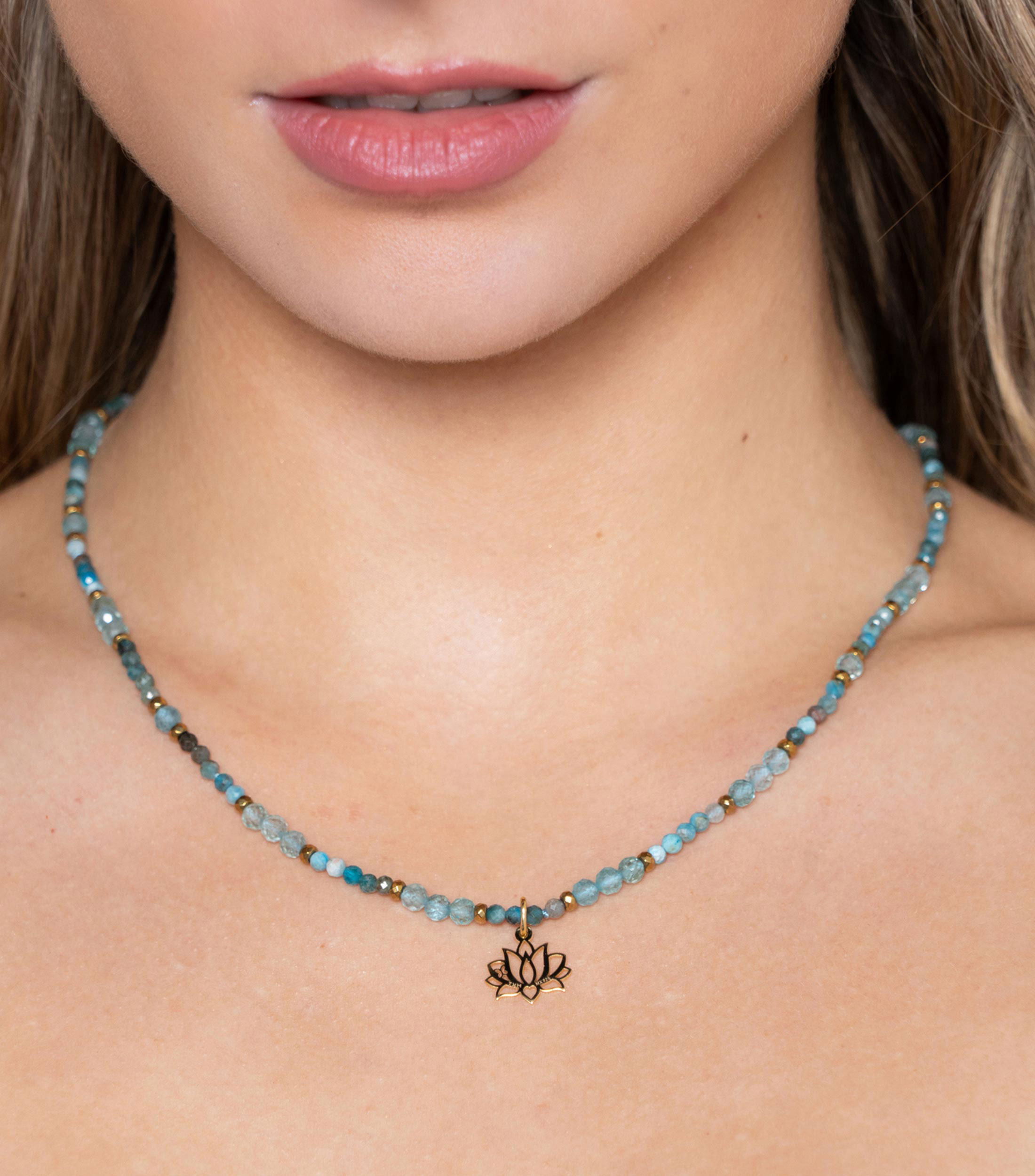 Collar en plata Loto Zen con apatita Mujer