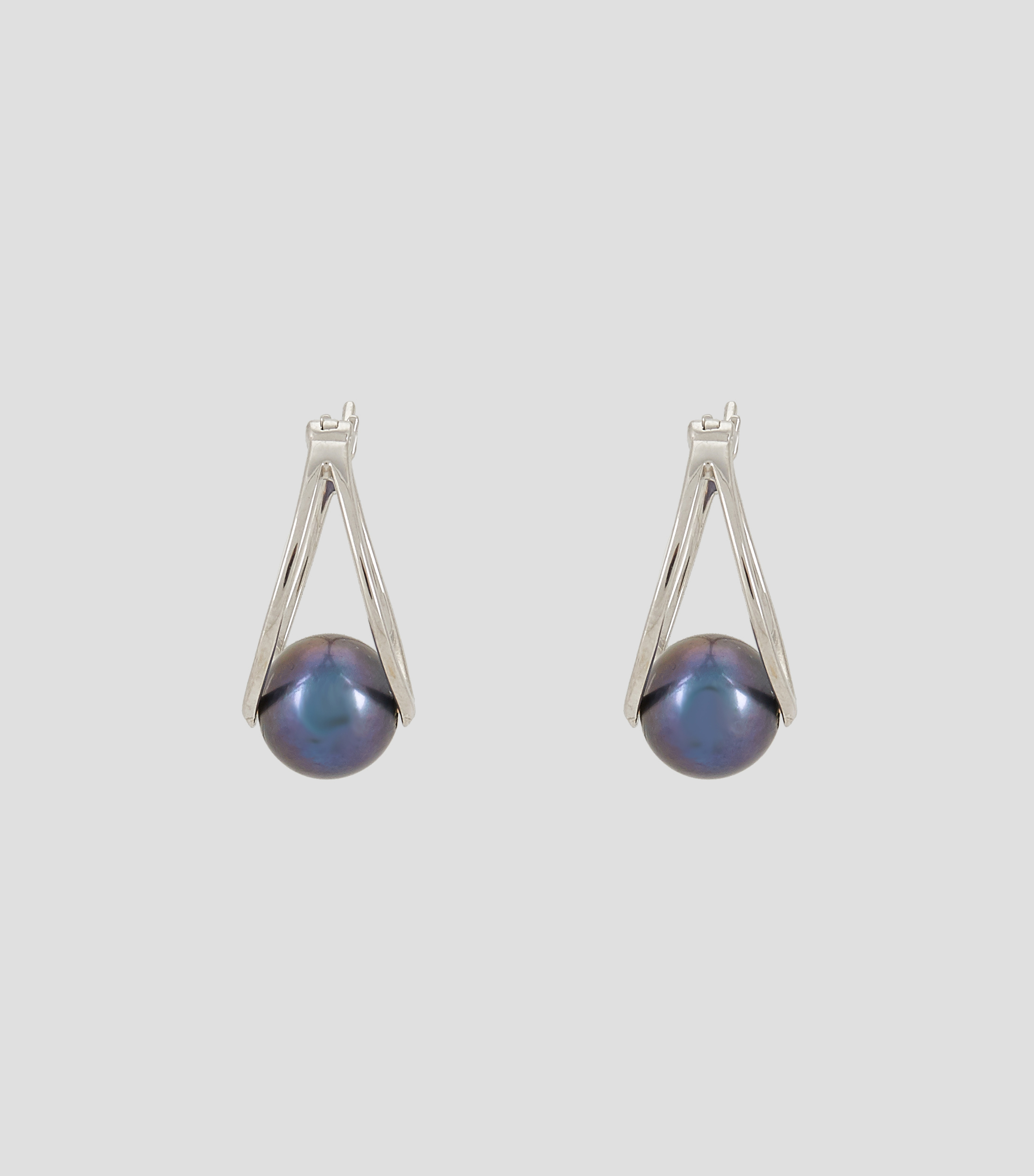 Aretes en oro blanco de 14 kilates con perla Mujer