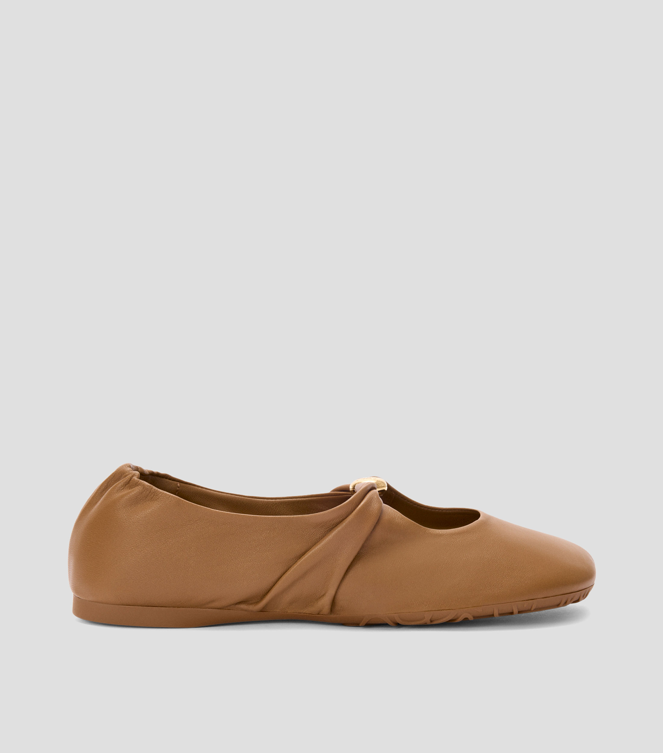 Flats en piel con elemento metálico Mujer
