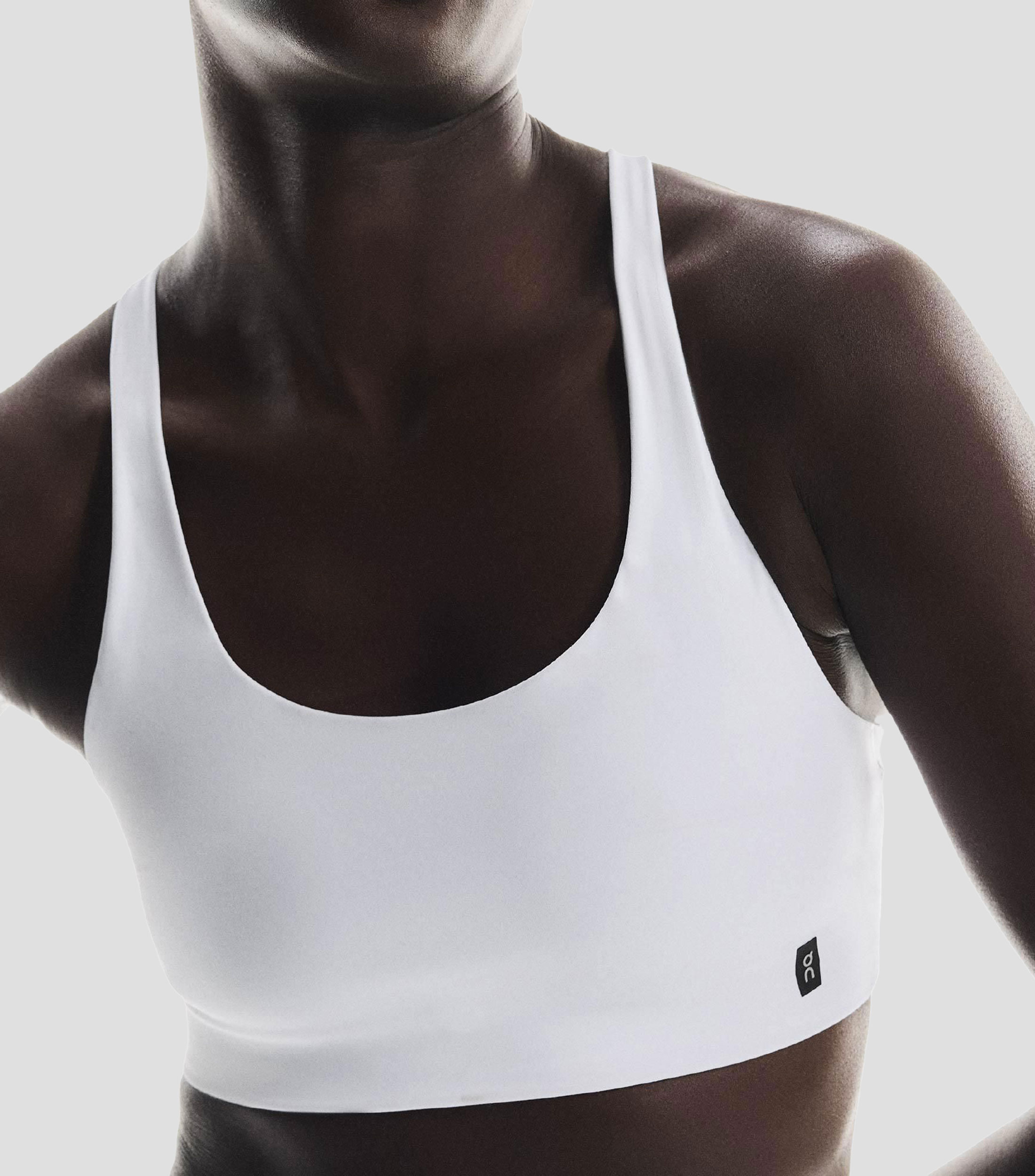 Top deportivo Studio Mujer